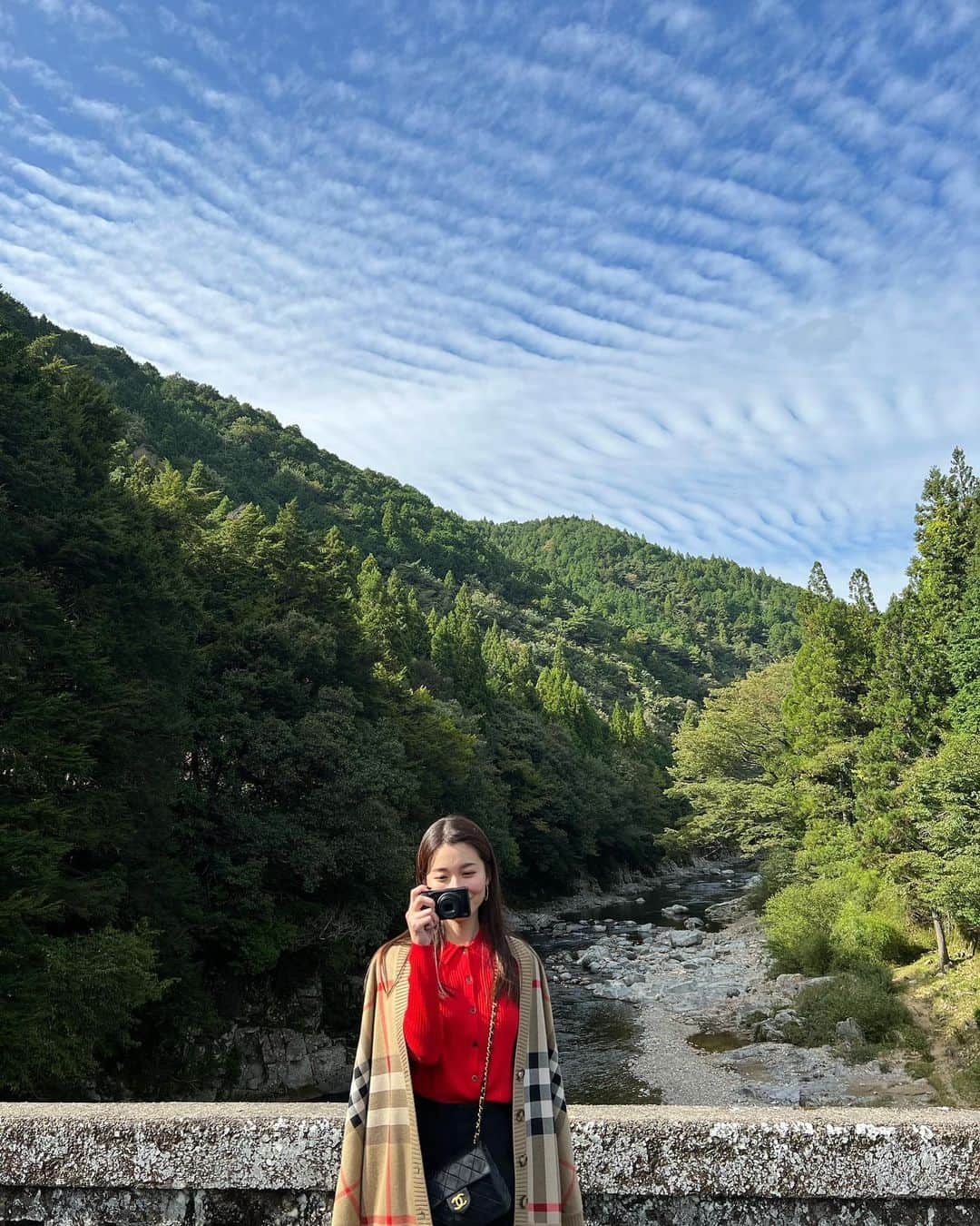 山本里菜さんのインスタグラム写真 - (山本里菜Instagram)「. 気持ちのいい青空〜🪽  #岐阜 #モネの池」10月8日 17時51分 - rinayamamoto_0622