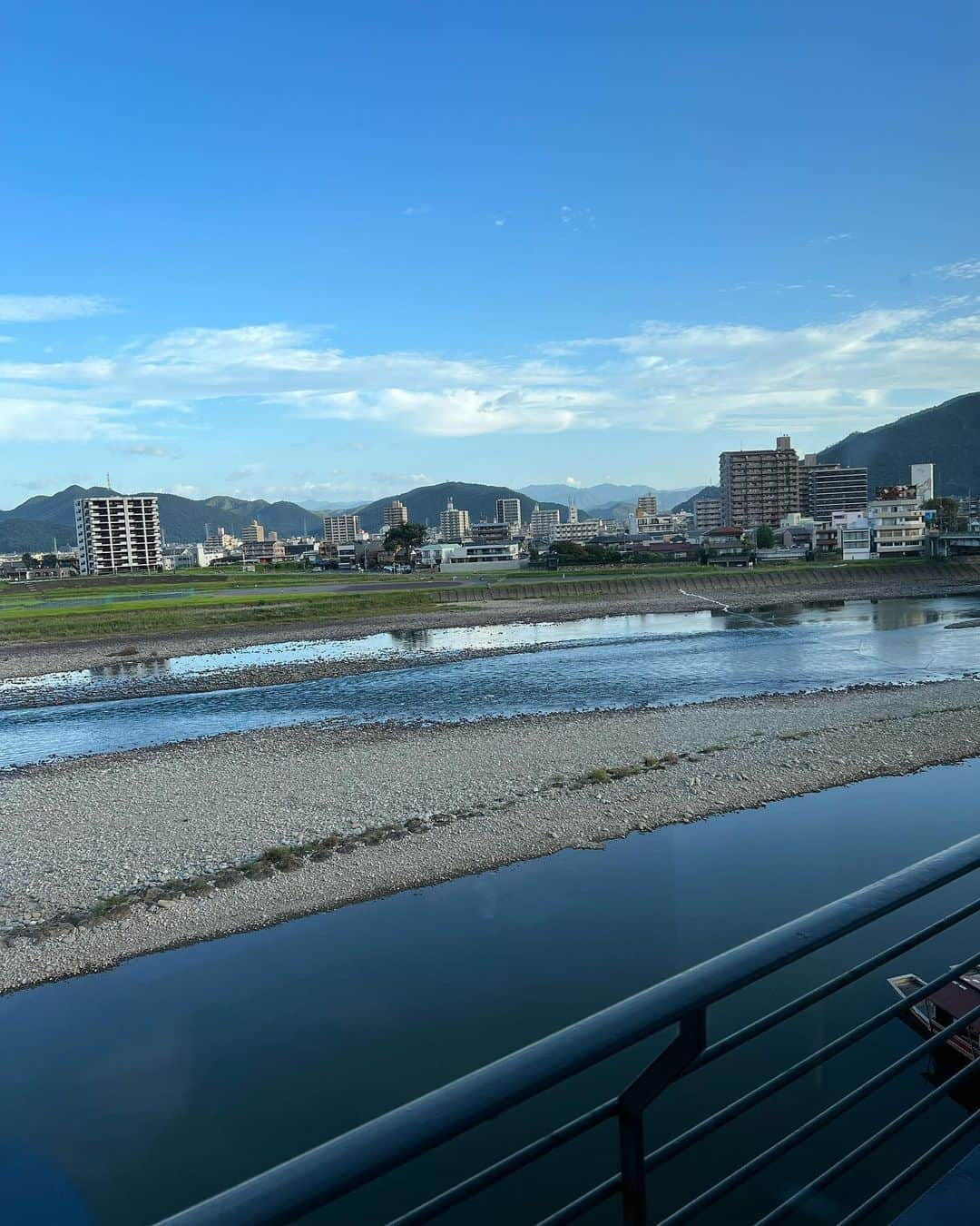 山本里菜さんのインスタグラム写真 - (山本里菜Instagram)「. 気持ちのいい青空〜🪽  #岐阜 #モネの池」10月8日 17時51分 - rinayamamoto_0622