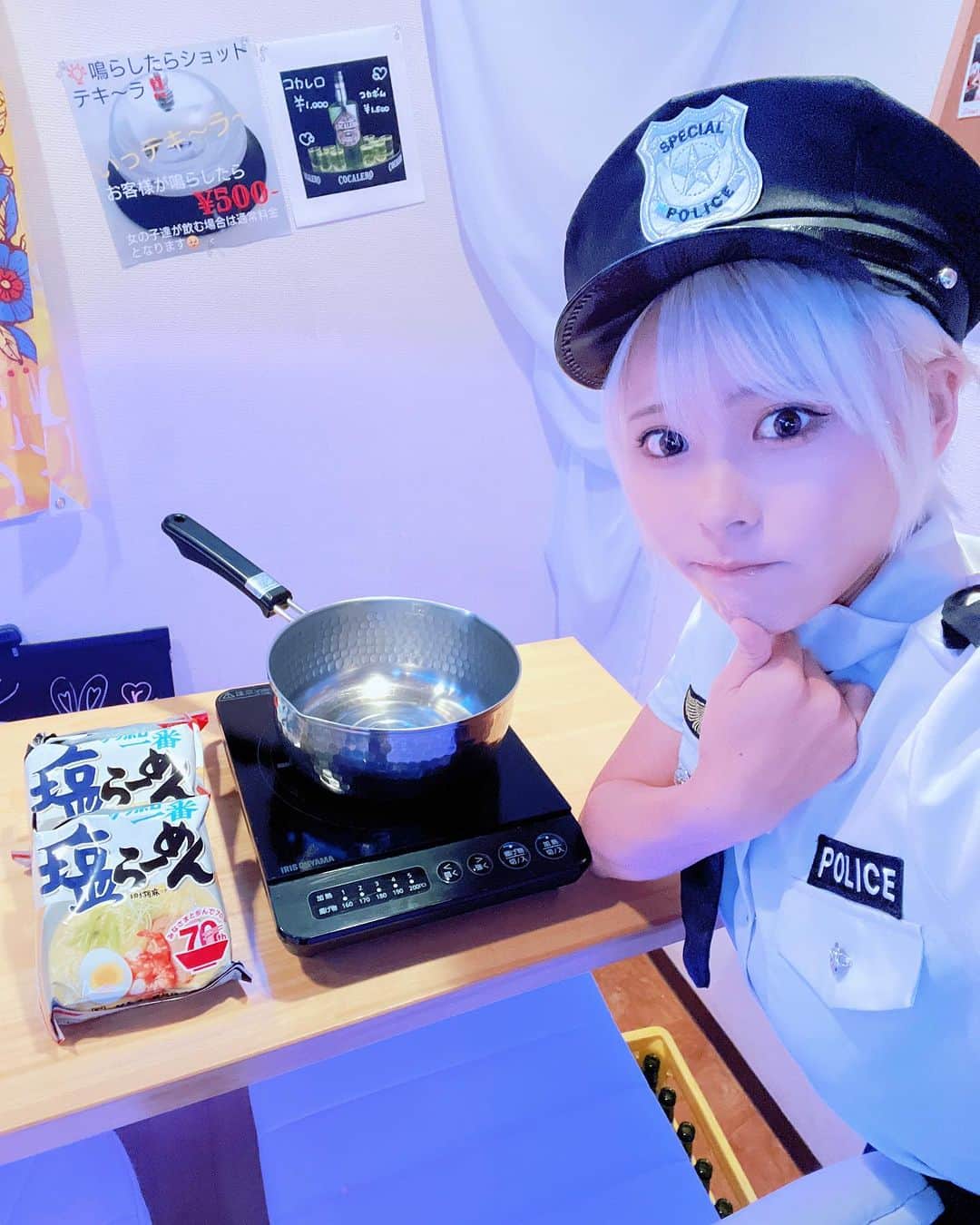 塚田綾佳さんのインスタグラム写真 - (塚田綾佳Instagram)「御用だ御用だ！！  塩ラーメン、、、 手がかりはこれだけか、、、  ー  「 #スナックあやぽん 」限定OPEN❣️ 日にち💗10/8(日)・10/22(日) 時間⏰17:00〜23:00  ワンマンライブ前後週祭！特別価格！ 1時間 5,000円 TAX込‪‪👻 (飲み放題+チャージ込+おつまみ付き❤︎)  通し割引1,000円引き!!✨ 2時間目〜4,000円だよ✨✨  🏠東京都江戸川区船堀1-7-6 夢ビル6F ガールズバーreve  ご予約💗ayaka@zone-n.com  ー #あやぽんbar #ガールズバー #船堀 #スナック #ガールズバー船堀 #日本酒 #ガールズバーreve #ハロウィン #ハロウィンコスプレ  #彼女とデートなうに使っていいよ #SNS用レンタル彼女 #SNSレンタル彼女 #金髪ショート #塚田綾佳 #あやぽん」10月8日 18時01分 - tsukada_ayaka