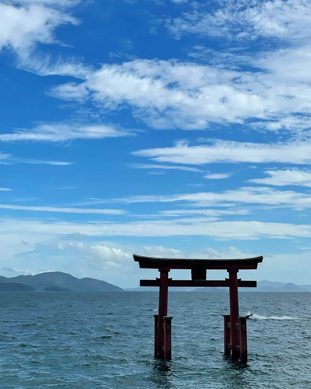 橘ゆりかさんのインスタグラム写真 - (橘ゆりかInstagram)「🌻⛵️🐠 ⁡ ⁡ もう10月だけど夏の思い出おいとく☁️ ⁡ ⁡ ⁡ #滋賀県 #白ひげビーチ #白髭神社 #琵琶湖 #びわ湖 #水着 #夏の思い出 #夏休み #ビーチ #滋賀観光 #園田競馬場 #園田競馬 #競馬 #ロケ #いい福みつけ旅 #福盛訓之 さん #橘ゆりか #大川藍 #倉田瑠夏 #アイドリング  ⁡ ⁡ ⁡ ⁡ ⁡ ⁡」10月8日 18時01分 - yuricalcal