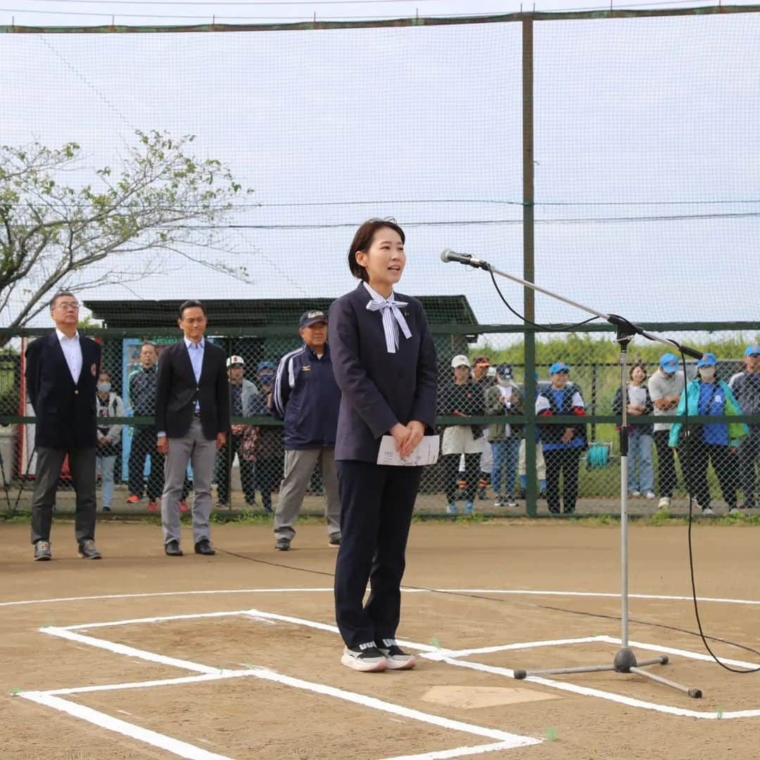 水野友貴のインスタグラム：「第25回我孫子市少年野球新人大会‼️ 6年生が引退し、小学5年生が初めて最高学年としてチームを牽引する大会です。 新しいチーム体制のもと、チーム力を高めて、優勝目指して頑張ってください！と熱烈エールを送り、始球式でバッターを務めました⚾  その後は、諏訪神社祭礼にてご挨拶。 毎年楽しみにさせていただいており、とても楽しい時間を過ごすことができました。 ビンゴは何も当たりませんでしたが(笑)  #少年野球 #少年野球大会 #我孫子市 #我孫子 #我孫子市少年野球 #諏訪神社」