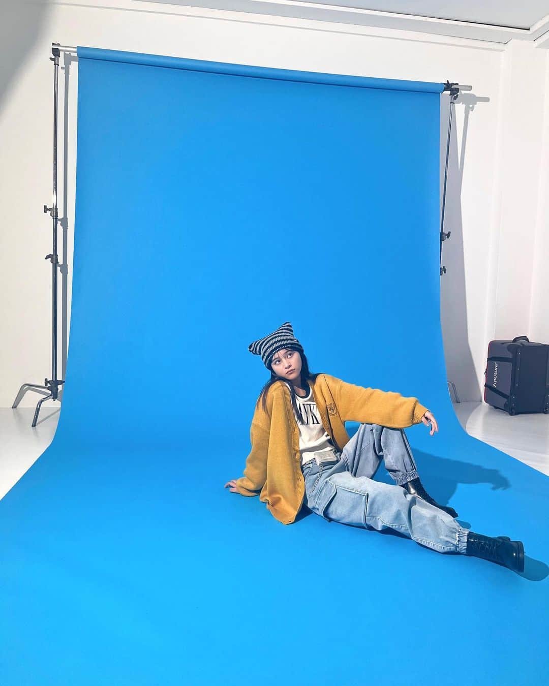 のインスタグラム：「ニコラ11月号WE ARE repipi armario girlsのオフショ！  ねこ耳ニットにニットカーデで秋っぽいニュートロコーデがかんわいい😽🧡  誌面もぜひぜひチェックしてね〜🤎  #有坂心花 #ニコラ #nicola #ニコラ11月号発売中 #ニコモ #repipiarmario #レピピアルマリオ #レピピ #オフショット」