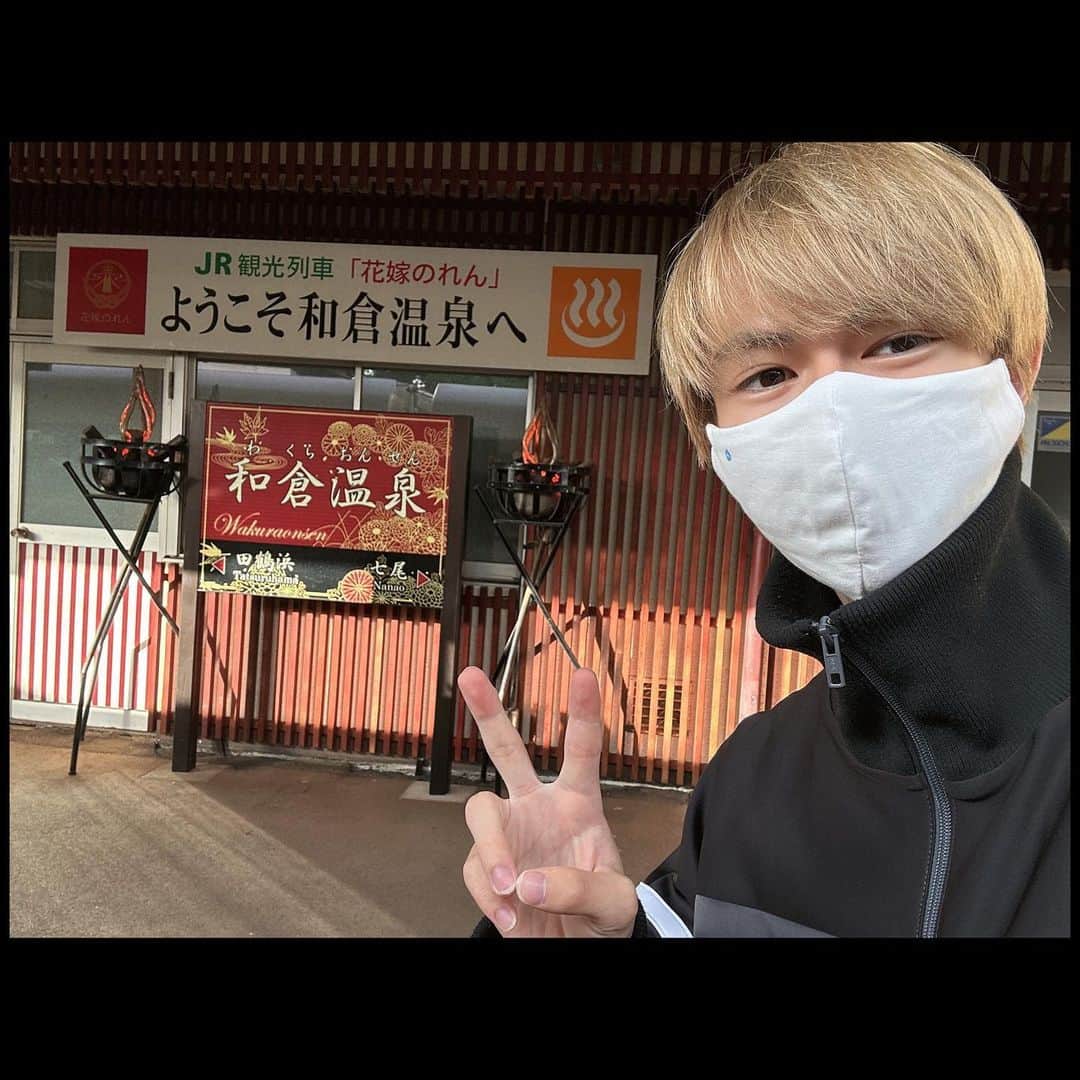 伊藤壮吾さんのインスタグラム写真 - (伊藤壮吾Instagram)「#今日の鉄道 1195番線 特急能登かがり火5号に乗車。 和倉温泉駅に来たのは十数年ぶりでしょうか。 和倉温泉駅のみどりの券売機プラスで買い物をしました。」10月8日 17時57分 - sougo05com_rapid