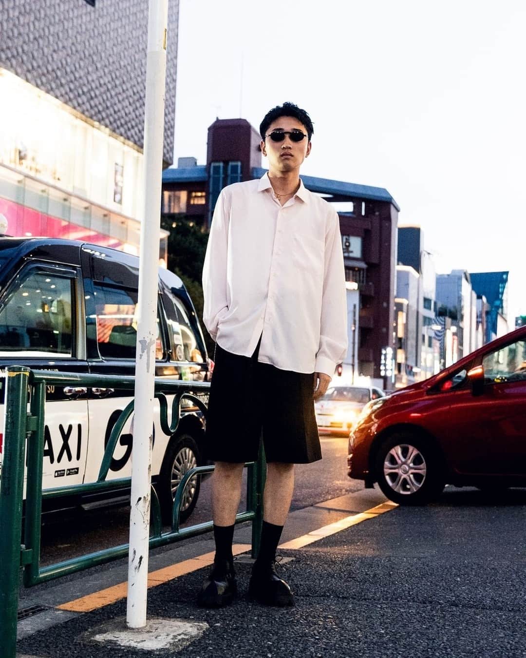 のインスタグラム：「Name: 角田悠真⁠ Age: 20⁠ Occupation: 学生⁠ ⁠ Tops #used⁠ Pants #used⁠ Shoes #BALENCIAGA⁠ Eyewear #alainmikliparis⁠ Necklace #jetpackhomme⁠ ⁠ Photo by @ko_ya_to_fu⁠ ⁠ #スナップ_fs #fashionsnap #fashionsnap_men」