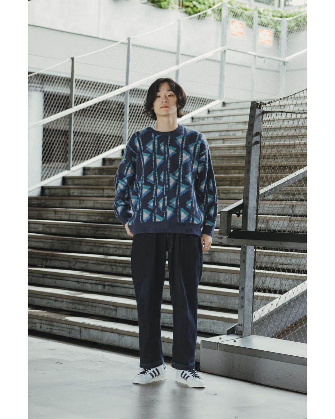 JOURNAL STANDARD relumeさんのインスタグラム写真 - (JOURNAL STANDARD relumeInstagram)「【adidas Originals】SUPERSTAR LUX EXCLUSIVE  アディダスが誇るスーパースターを、ルクスレザーにアップデート。 ルクスレザーを使用したホワイト×ブラックのシンプルな配色モデルは実は今回が初めての展開となっています。  relumeメンズ、レディースで展開する珠玉のシューズを 今回はrelumeの若手メンズスタッフのスタイリングと共にご紹介。  店舗でお買い上げのお客様に数量限定でノベルティのご用意もしております。 詳細は１つ前の投稿をご覧ください。  【10月18日発売】 No. 23093465002430  【adidas Originals】SUPERSTAR LUX relume EXCLUSIVE ¥19,800税込  #adidasoriginals #adidas #superstar #superstarlux #leather #journalstandardrelume  #ジャーナルスタンダードレリューム」10月8日 18時00分 - js_relume