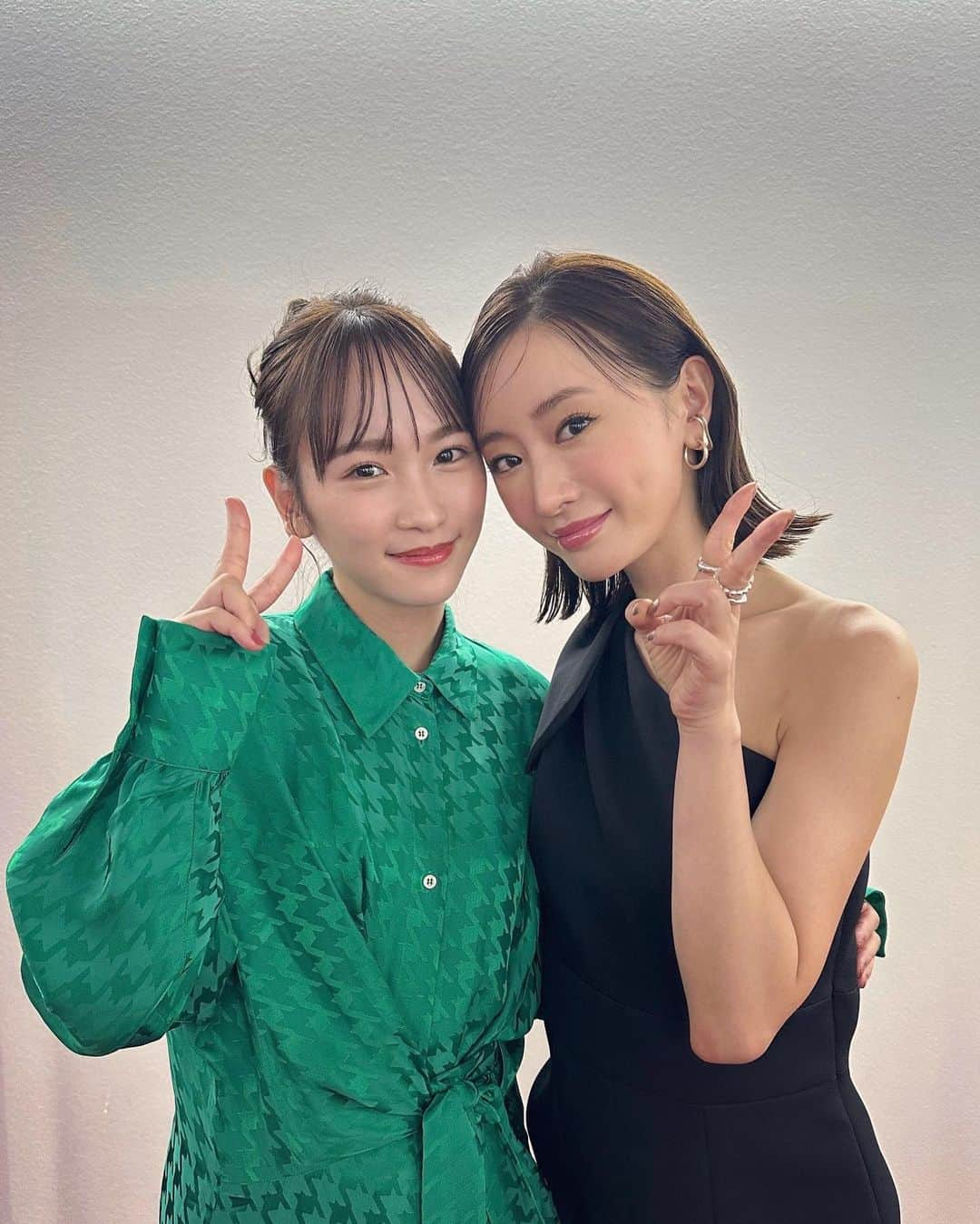 川栄李奈のインスタグラム：「THE MYSTERY DAY ありがとうございました！ みなさん正解しましたか🫣？ とっても楽しい1日になりました♡ 優しい美しいまりか姉さまと🫶🏻」