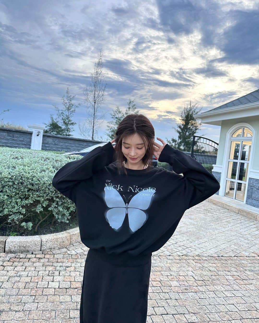イ・ジュビンのインスタグラム：「🦋🖤」