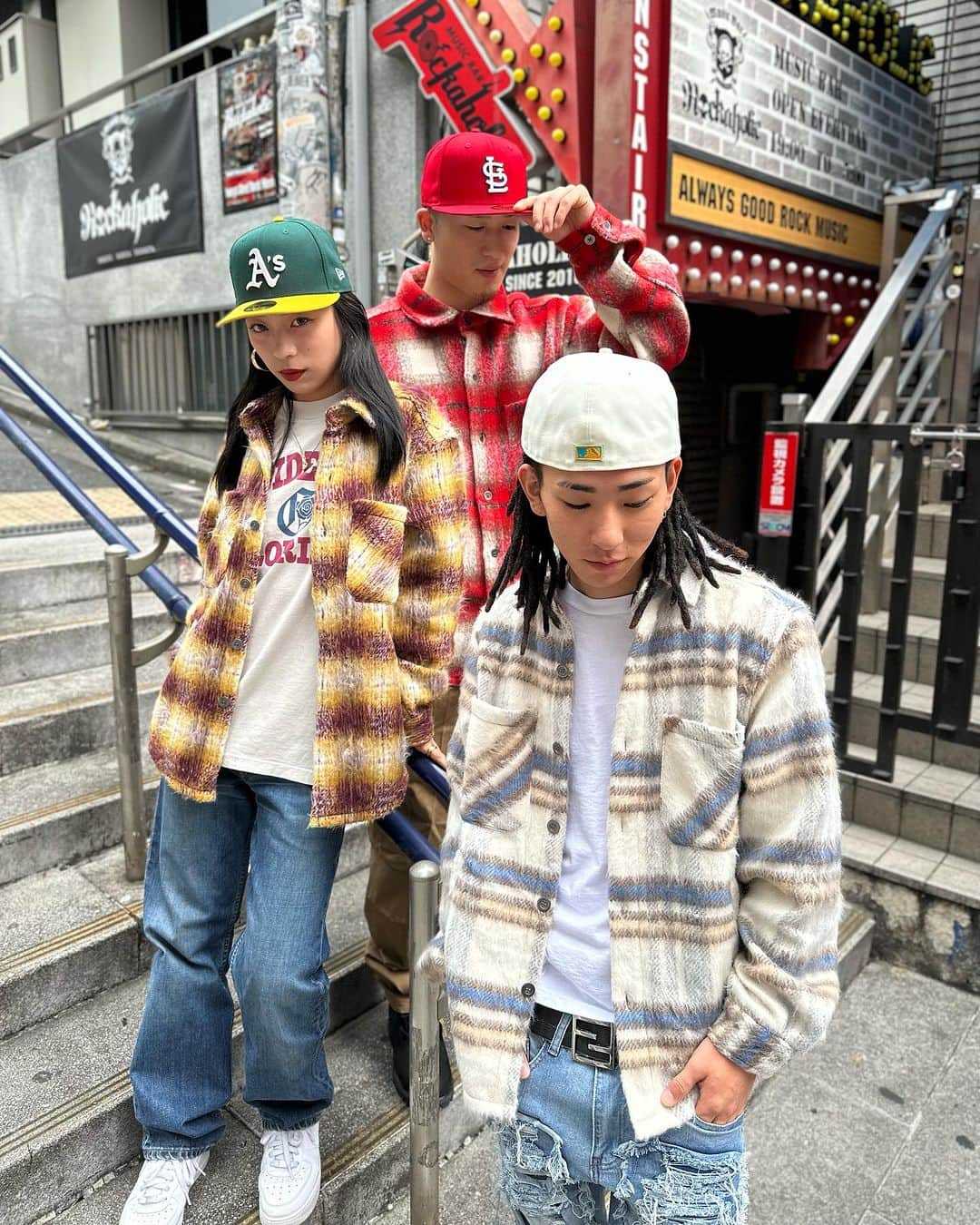 のインスタグラム：「#growaroundnewarrivals EPTM FLANNEL SHIRT  毛足の長い生地を使用したフランネルチェックシャツが入荷しました！！ これからの時期、TEEの上から羽織っても寒い時はHOODYの上から羽織ってもいいですね！！  サイドポケットが付いてシャツジャケットのような作りになっています。 ゆったり目のシルエットになっています。 カラー展開は全部で７色展開になります！！」