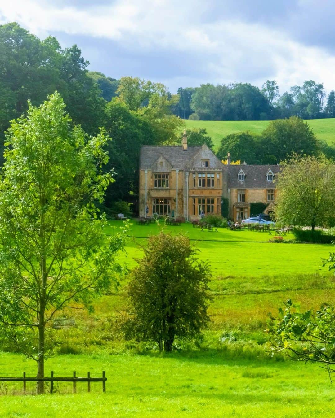 川原亜矢子さんのインスタグラム写真 - (川原亜矢子Instagram)「Footpathを歩く #cotswolds #london #travel #コッツウォルズ #イギリス #旅行 #フットパス」10月8日 18時07分 - ayakokawahara