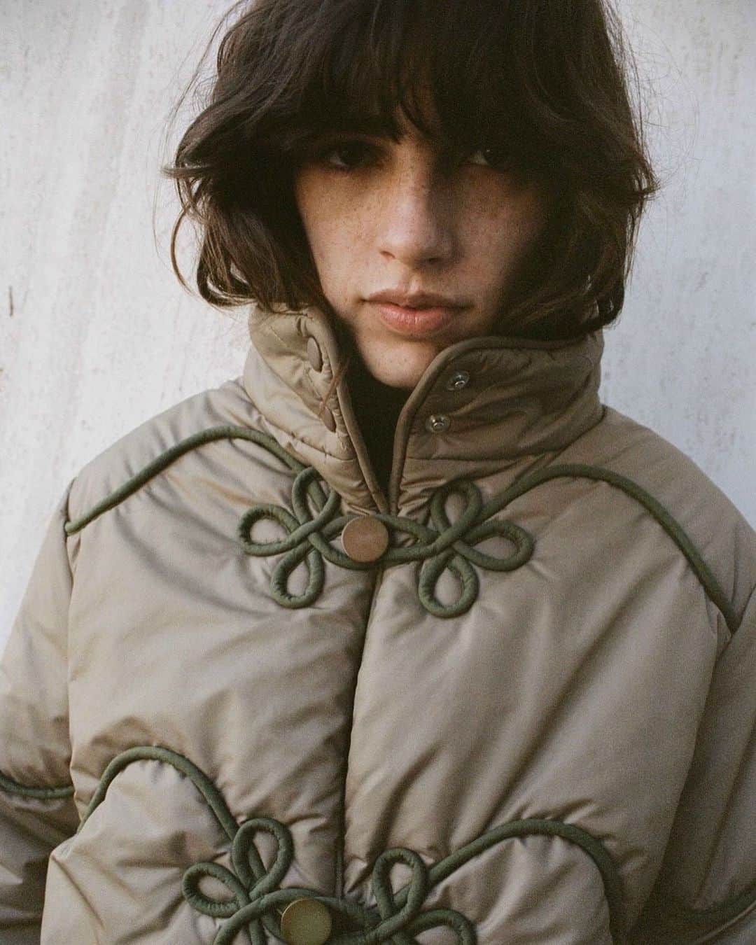 シー ニューヨークのインスタグラム：「Details ✨ The Macie puffer jacket #seanewyork」