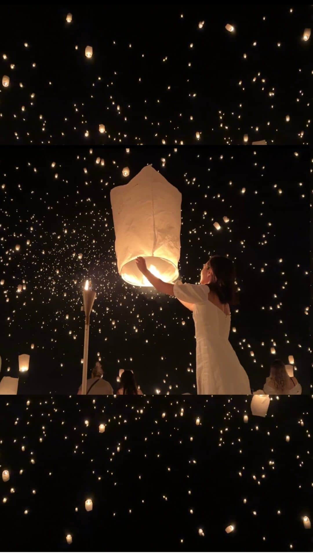 山賀琴子のインスタグラム：「Lantern festival✨  アメリカ旅行記③  人生で一度は行ってみたかった、ランタンフェスティバル🌙 砂漠で1.5万人が一斉に空にあげるランタンはまるで星のようで。本当に綺麗で見惚れてしまった。それぞれのランタンに願いを書いて、ひとつひとつ空にあげたら、なんか感動して泣きそうになったんだー。  ラプンツェルの世界みたいで、映画の中にいるみたいな感覚だったなぁ…✨本当に本当に綺麗だった✨  ちなみに、すべてのランタンは100％生分解性で、イベント後に係員やボランティアによって周囲の砂漠からすべてのランタンを回収するそう。環境にも配慮されているイベントということで参加者としても安心できた🫶🏻  #lanternfestival #RISEfestival」