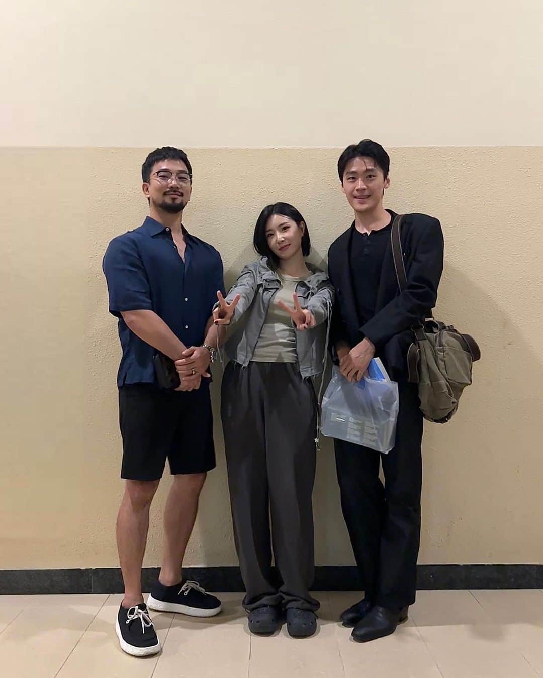 G.Oのインスタグラム：「육지에 이사 와서 첫 서울 나들이 남자가 그렇게 많은 공연장은 처음이었습니다 오랜만에 유나도 보고 좋은 노래들 무대도 보고  덕분에 3시간이 정말 즐거웠네요 처남과 저도 팬심 꽉 꽉 채워서 돌아왔습니다 브브걸의 첫 팬 콘 축하합니다! 우리가 공연한 것도 아닌데 아쉽고 허한 마음 달래러  뒷풀이는 부천 주민 급번개로 마무리」