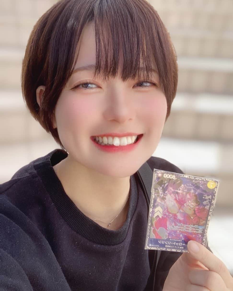 のインスタグラム：「ワンピースカードフラッグシップバトル ベスト8に入れましたァァァ カイドウは無理だったけどマム持ち帰れたのでめちゃくちゃ大満足💯 毎日の練習が報われた感じがしてホッとした〜(´•̥ω•̥｀) 学生時代この位勉強してたら多分東大行ってたレベルで練習した。 次は愛知expoの3on3が迫ってるから 猛特訓するんだえ〜(◍ ´꒳` ◍) . .  #ワンピースカード  #onepiece  #onepiececardgame  #onepiececards」