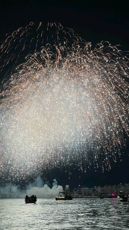연초아のインスタグラム：「보트위에서 본 2023서울세계불꽃축제🎆 진짜 넘넘 이쁘다❤️ #한강불꽃축제 #2023세계불꽃축제」