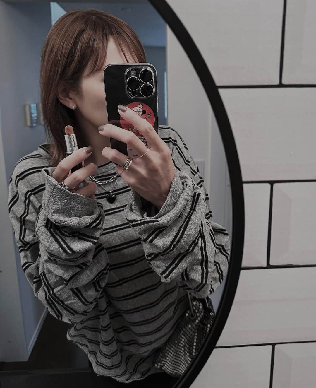 山本明果のインスタグラム：「⠀ ⠀ ⠀ ⠀ 🥐🍪☕️ ⠀ ⠀ 最近はMACのフェモメノン。 プチプラのオペラの16番もよかった。⠀ ⠀ ⠀ ⠀」