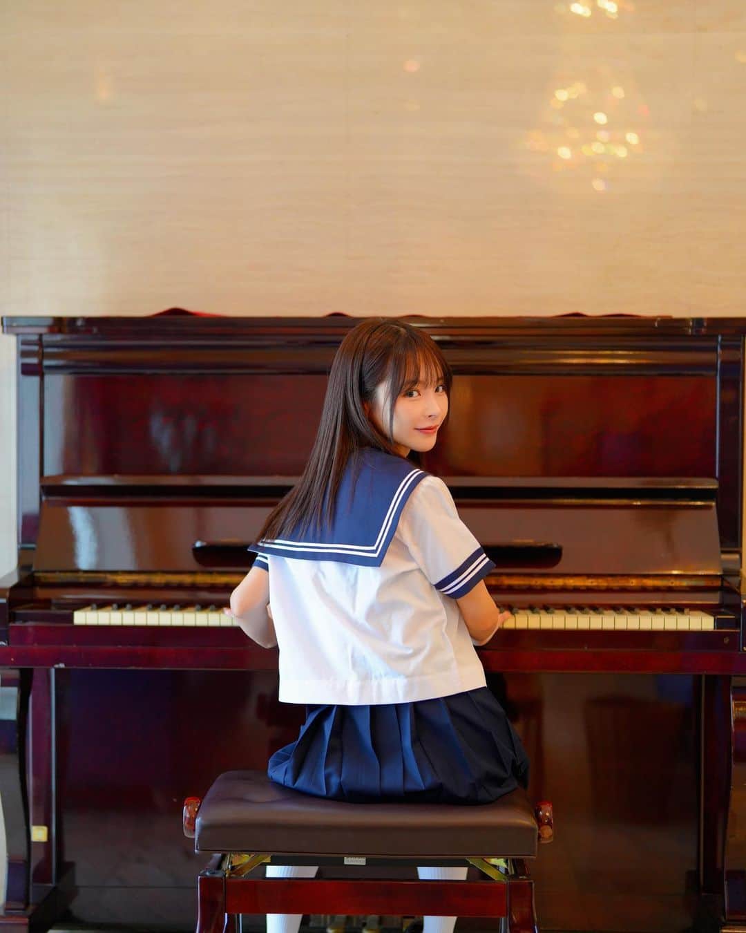 桃乃木かなさんのインスタグラム写真 - (桃乃木かなInstagram)「懐かしい  昔ピアノを習ってたけど 好きだった曲ももうすっかり忘れちゃってた  でも触ると楽しいね〜 本能的に好きなものってきっと これからもずっと変わらないのかな〜  #撮影」10月8日 18時33分 - kana_momonogi