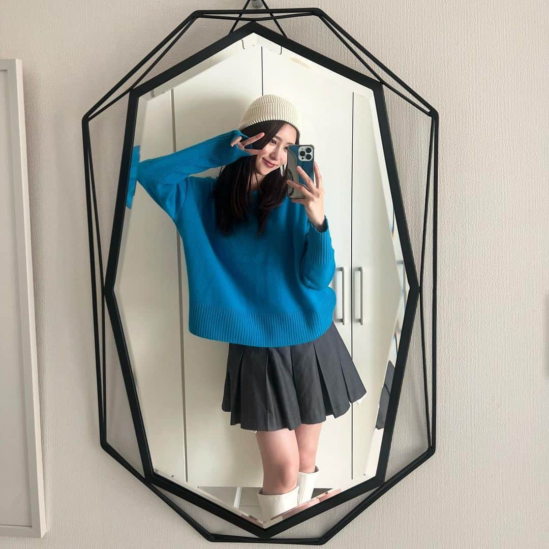 まつきりなさんのインスタグラム写真 - (まつきりなInstagram)「展示会で注文した服届いた💙  #まつきの私服 青ニット → @jines_official  ジャケット＆スカートのセットアップ→ @_verseauofficial_   #PR#秋服#ニット#セットアップ @andon_jionestore」10月8日 18時45分 - matsuki_rina