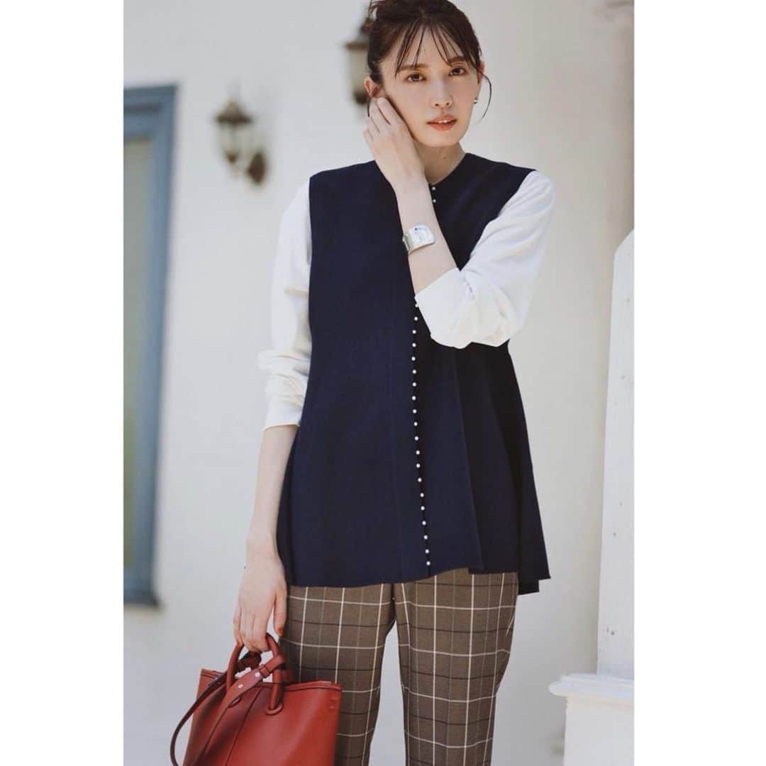 宮田聡子さんのインスタグラム写真 - (宮田聡子Instagram)「お久しぶりです🥰 肌寒くなってきて、冬物が気になる季節になりました、、。 この度 @ua_greenlabel 様でモデルをさせていただきました🥹✨ ずっと会いたかった貴島明日香ちゃんと、楽しく撮影させていただきました🥰 公式ホームページで、2人のカットもたくさん載っているので、是非見てみてくださいね✨ お揃いのお洋服を、キレイめ担当明日香ちゃんと、カジュアル担当宮田で着用しているので、オンオフの着回しの参考にしてください🥰  それでは寒くなってきましたので、暖かくして風邪をひかないように気をつけてくださいね🥰」10月8日 18時39分 - miyatasatoko