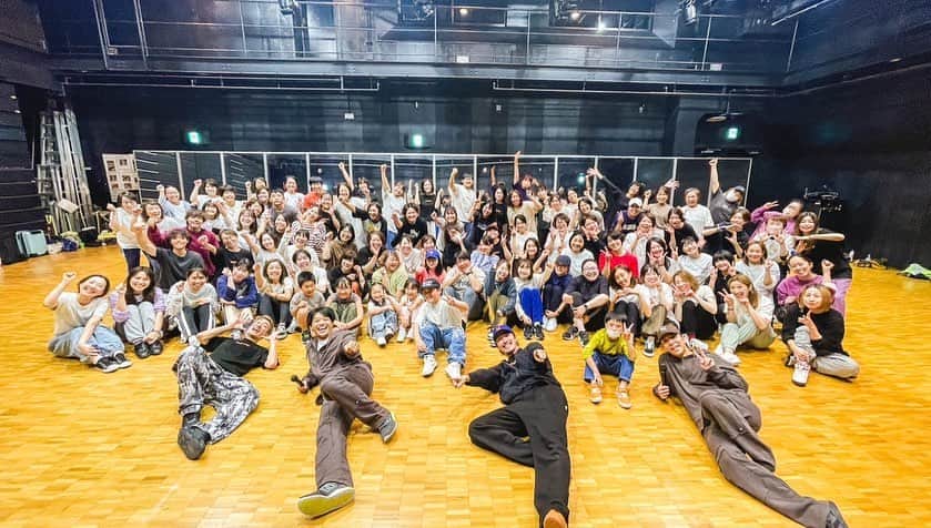のインスタグラム：「【🕺WS 】  Workshop 宮城公演   写真1枚目  入門クラス No End feat. 三浦大知 / s**t kingz  写真2枚目 経験者クラス Strawberry Lemonade / Fulton Lee @fultonleemusic   よさこい祭りにも負けないパワー🔥最高でした！  ありがとうございました‼  #シッキン #シットキングス #シッキンWS」