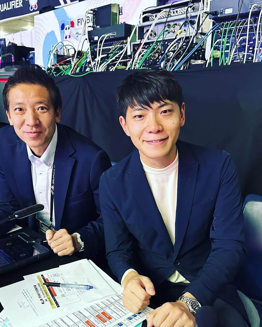 中村剛大さんのインスタグラム写真 - (中村剛大Instagram)「パリ五輪予選/ワールドカップバレー2023 の応援実況が終わりました。  2011年に入社して以来、 面白さに目覚めたバレーボール。  12年かかりましたが、縁をいただいて、今回、 CS・FOD放送で初めて日本戦🇯🇵(日本vsトルコ)の現地実況を担当させて貰いました。放送席からの景色は最高でした。  また、組み合わせの関係で、アメリカ🇺🇸がパリ五輪出場を決めた試合を実況するという幸運も。  前回大会の2019年以来、目標にしてきた大きな仕事だったので、携われた事が嬉しかったのと、声をかけてくれたフジテレビ様と、送り出してくれた会社に感謝です。  また地に足をつけて頑張ります。 バレーボール、やっぱり最高でした！  #龍神nippon #ワールドカップバレー #バレーボール #アナウンサー #実況 #バレーボール好きな人と繋がりたい  #ココで決めた #ココで決める」10月8日 18時43分 - gotan1207