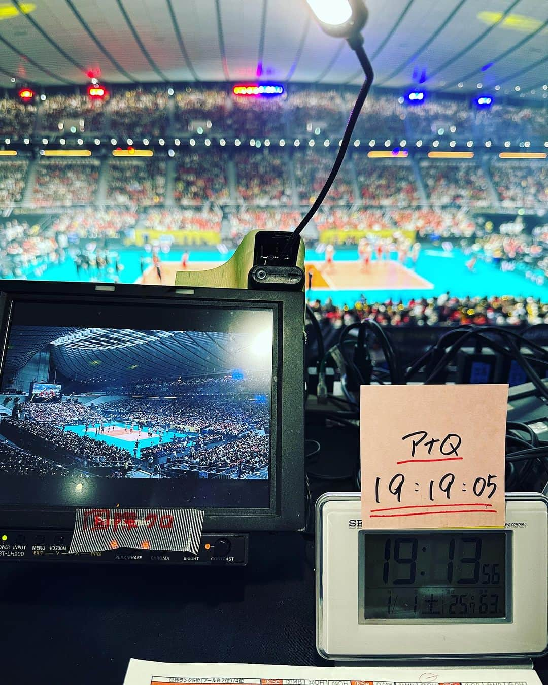 中村剛大さんのインスタグラム写真 - (中村剛大Instagram)「パリ五輪予選/ワールドカップバレー2023 の応援実況が終わりました。  2011年に入社して以来、 面白さに目覚めたバレーボール。  12年かかりましたが、縁をいただいて、今回、 CS・FOD放送で初めて日本戦🇯🇵(日本vsトルコ)の現地実況を担当させて貰いました。放送席からの景色は最高でした。  また、組み合わせの関係で、アメリカ🇺🇸がパリ五輪出場を決めた試合を実況するという幸運も。  前回大会の2019年以来、目標にしてきた大きな仕事だったので、携われた事が嬉しかったのと、声をかけてくれたフジテレビ様と、送り出してくれた会社に感謝です。  また地に足をつけて頑張ります。 バレーボール、やっぱり最高でした！  #龍神nippon #ワールドカップバレー #バレーボール #アナウンサー #実況 #バレーボール好きな人と繋がりたい  #ココで決めた #ココで決める」10月8日 18時43分 - gotan1207