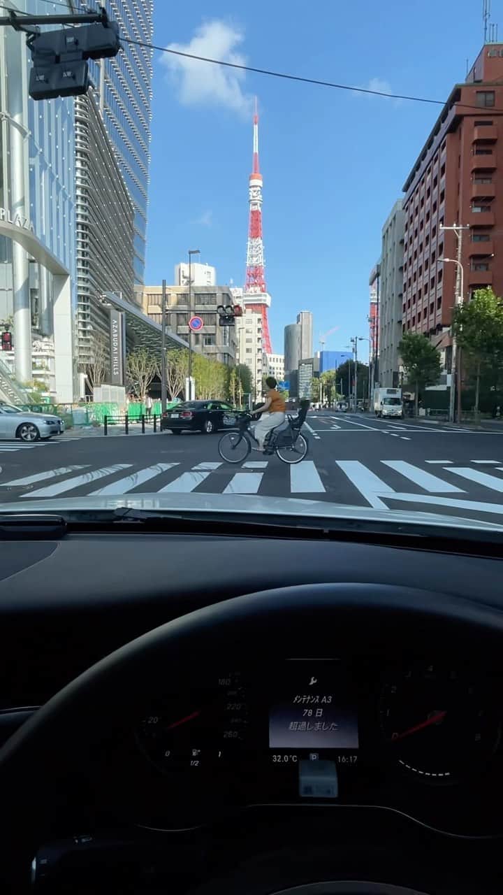 シェンのインスタグラム：「Drive with me🚗🗼✨」