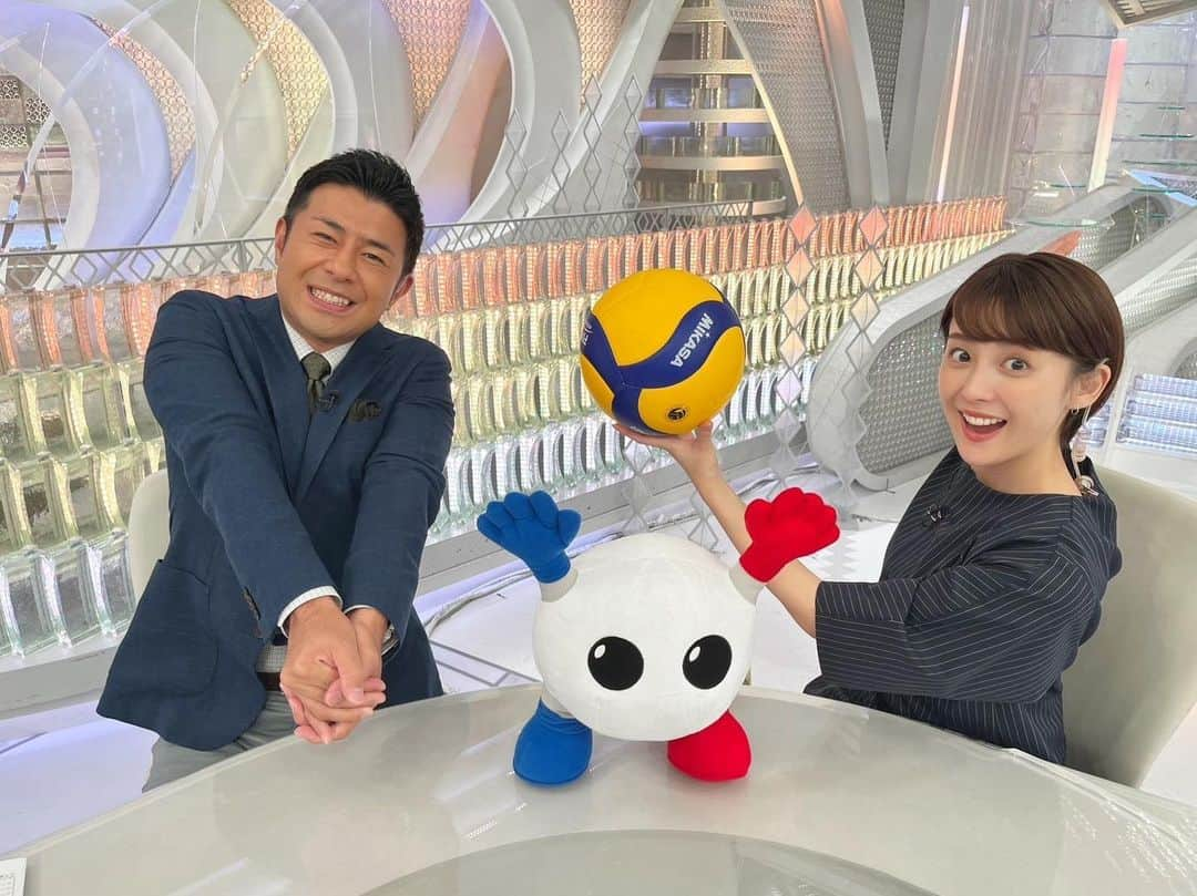 フジテレビアナウンサーさんのインスタグラム写真 - (フジテレビアナウンサーInstagram)「ワールドカップバレー2023 今日の対戦国はアメリカです！  昨日見事勝利を飾りパリオリンピック出場権を獲得した日本！  およそ1ヶ月に及んだ戦いの最終日を、みんなで応援しましょう😊  #ワールドカップバレー2023 #フジテレビ」10月8日 19時02分 - fujitv_announcer