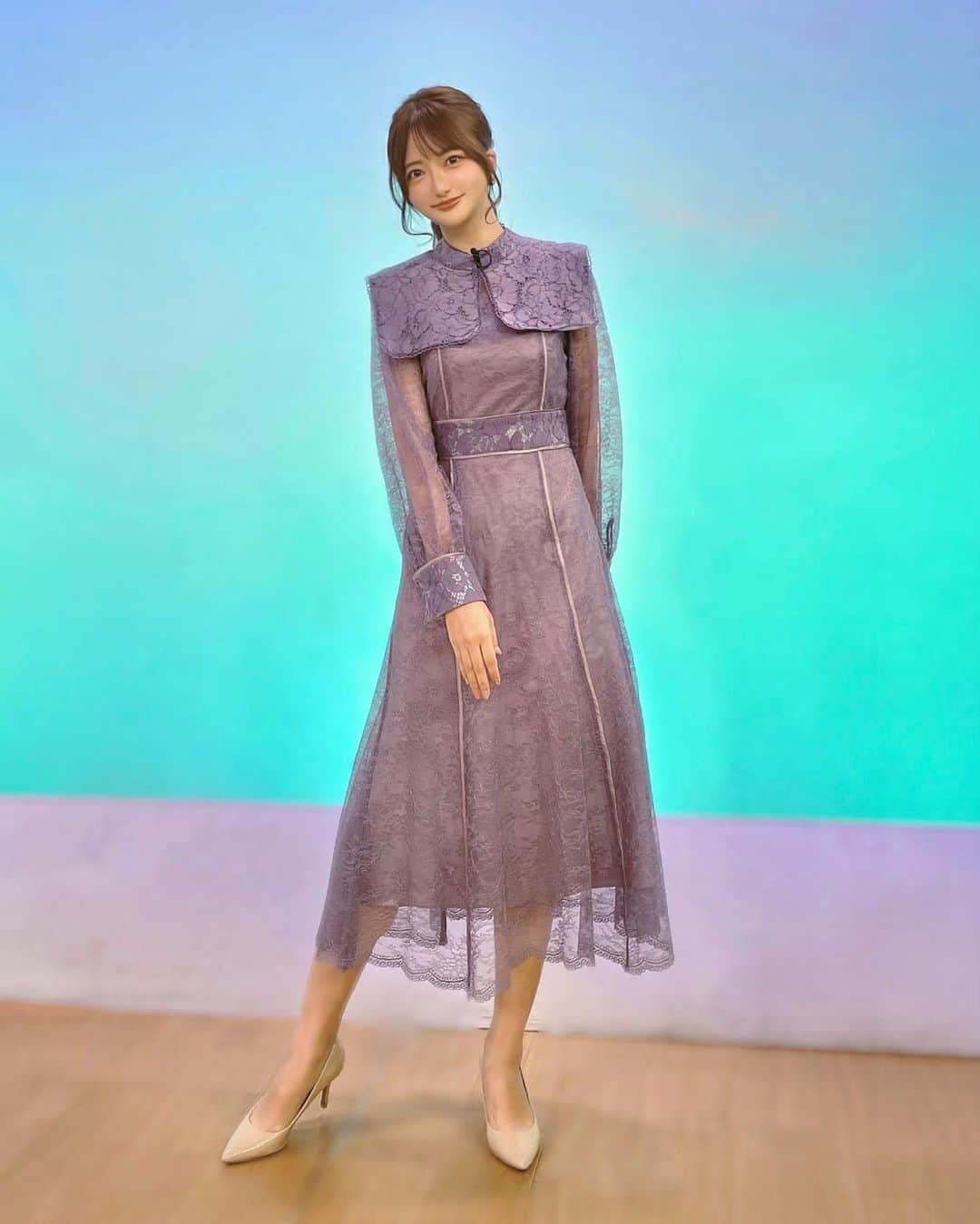 羽田優里奈のインスタグラム：「. 今週の衣装 のコーナーです🙋‍♀️ . dress ▷ #ruirueboutique  shoes ▷ #handm  . お気に入りポイント ▷ ２本の縦ラインが細見え効果 💠 腕の透け感が気に入っています♩ 大人可愛いクラシカルなワンピースでした💎 . . 昭和のカメラマン風に めちゃくちゃ褒めながら撮ってくれる 面白いスタッフさんがいるので、 笑いが堪えられなかった🤣 #いつも頼りにしてます  . . 今週の「ビジタネ」では、 臨床工学技師が 自ら会社を立ち上げ、 糖尿病の足切断を減らすための医工連携を進める "石田プロダクツ合同会社"を取材しました。 「スグレモノ」のコーナーでは、 "竹の割り箸で作ったテーブル"をご紹介しました。 . 来週もよろしくお願いいたします🙌 . . . －－－－－－－－－－－－－－－－－－ KBS京都『kyobiz』(経済報道番組) 毎週金曜日 21：00〜22：25  京都の経済情報 盛りだくさんでお届けします。 －－－－－－－－－－－－－－－－－－ . . . . #京都放送 #kbs京都 #京都 #kyoto #関西 #tvnews  #衣装 #ワンピースコーデ #ワンピース #ドレス  #リポーター #タレント #アナウンサー #モデル  #ロングワンピース #秋コーデ #レースワンピース  #お呼ばれドレス #フェミニンコーデ #シアーワンピース  #骨格ストレート #骨ストコーデ #高身長女子  #ファッション #ワンピースドレス #コーデ」