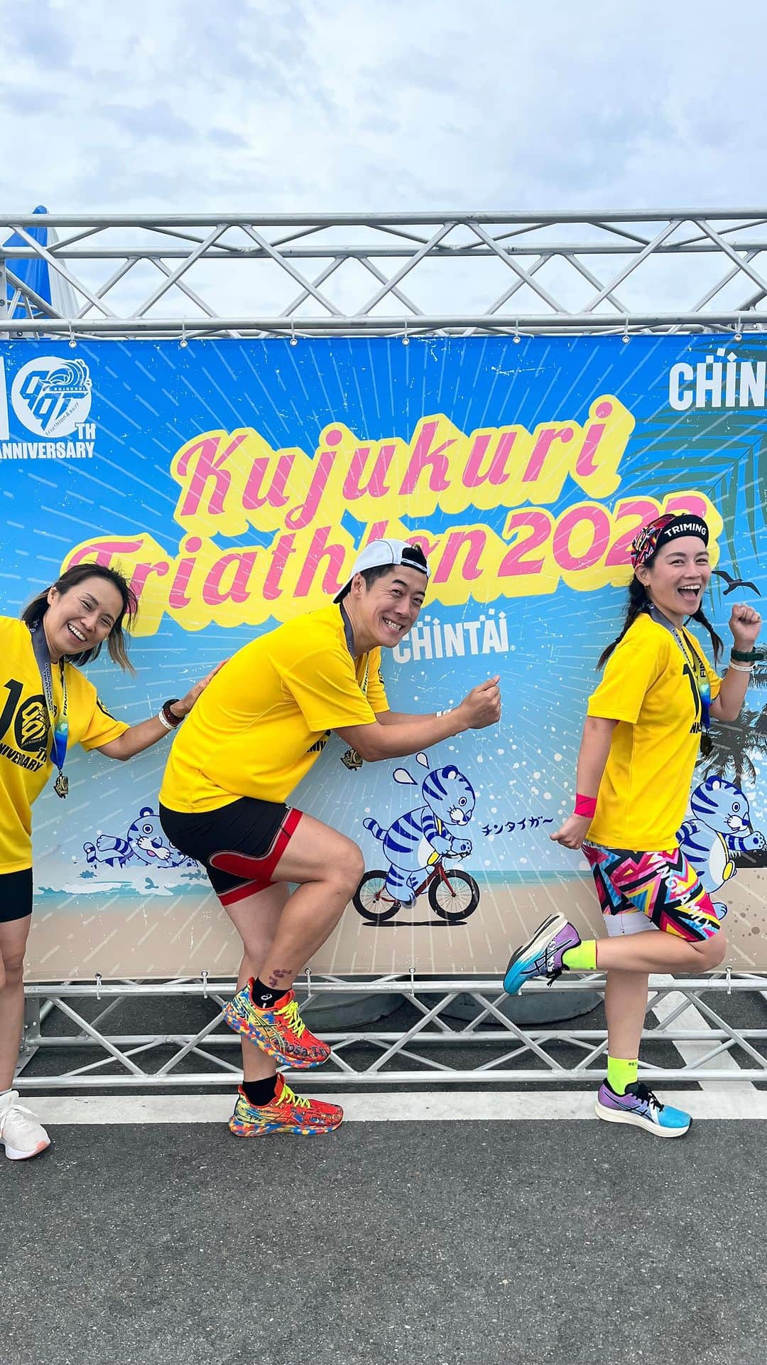 水越結花のインスタグラム：「✈️ 九十九里トライアスロンリレーの部🏊‍♀️🚴‍♂️🏃‍♀️🌈 team FLAPSplan それぞれ得意種目で出場！  ランパート10km 最速記録🏅47分08秒出たー✨ ODトップ集団みたいな顔して 爆風の中爆走できて 最高の気分でした😆❤️ たくさんスライドで みんなとエール交換できてよかった📣🤝🌈 スイムバイクの後もこれっくらいで 走れたらかっこいいよなー♩ 応援ありがとうございました✨  🐯シーズン完！ マラソンモード突入します❤️‍🔥 さぁ、もう一歩前へ🌈」