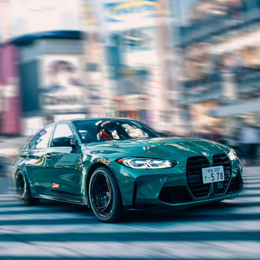 BMW Japanさんのインスタグラム写真 - (BMW JapanInstagram)「THE M3でドライブしたくなったらいいねで教えてください。  都会の喧騒で、ひときわ際立つ存在感を放つ。  BMW M3 セダン アイル・オブ・マン・グリーン 最高出力：510 馬力〔375 kW〕*ヨーロッパ仕様車値  ※特別な許可を得て撮影しています  #BMW #駆けぬける歓び #BMWJapan #THEM3 #BMWM #BMWgram #bimmer #BMWlove #BMWlife #渋谷スクランブル交差点」10月8日 19時00分 - bmwjapan