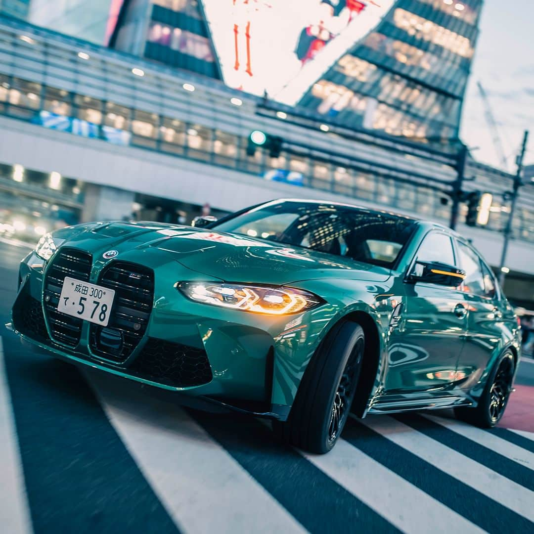 BMW Japanさんのインスタグラム写真 - (BMW JapanInstagram)「THE M3でドライブしたくなったらいいねで教えてください。  都会の喧騒で、ひときわ際立つ存在感を放つ。  BMW M3 セダン アイル・オブ・マン・グリーン 最高出力：510 馬力〔375 kW〕*ヨーロッパ仕様車値  ※特別な許可を得て撮影しています  #BMW #駆けぬける歓び #BMWJapan #THEM3 #BMWM #BMWgram #bimmer #BMWlove #BMWlife #渋谷スクランブル交差点」10月8日 19時00分 - bmwjapan