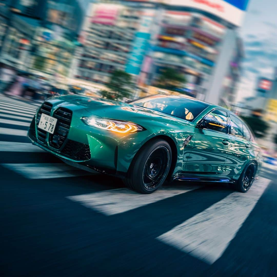 BMW Japanさんのインスタグラム写真 - (BMW JapanInstagram)「THE M3でドライブしたくなったらいいねで教えてください。  都会の喧騒で、ひときわ際立つ存在感を放つ。  BMW M3 セダン アイル・オブ・マン・グリーン 最高出力：510 馬力〔375 kW〕*ヨーロッパ仕様車値  ※特別な許可を得て撮影しています  #BMW #駆けぬける歓び #BMWJapan #THEM3 #BMWM #BMWgram #bimmer #BMWlove #BMWlife #渋谷スクランブル交差点」10月8日 19時00分 - bmwjapan