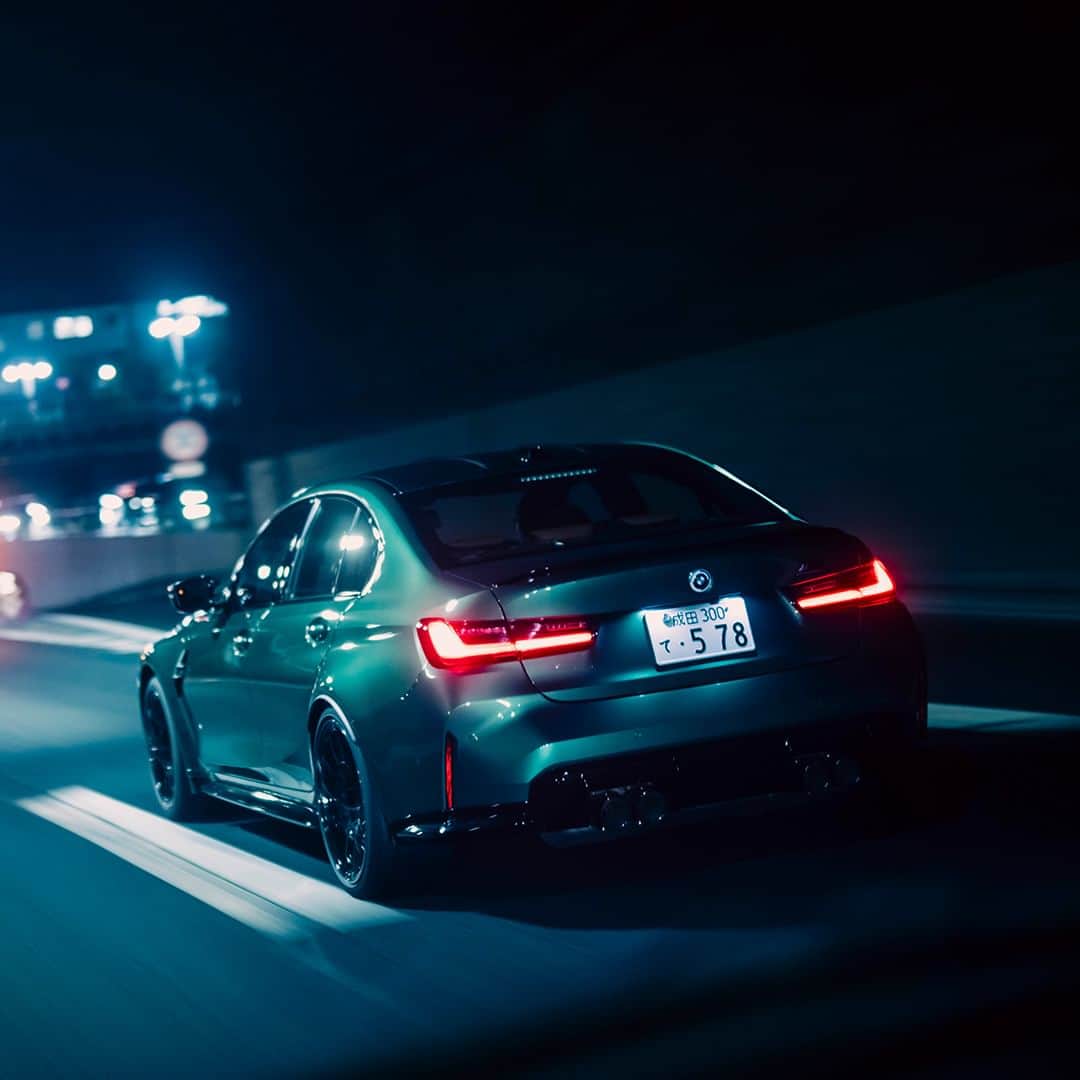 BMW Japanさんのインスタグラム写真 - (BMW JapanInstagram)「THE M3でドライブしたくなったらいいねで教えてください。  都会の喧騒で、ひときわ際立つ存在感を放つ。  BMW M3 セダン アイル・オブ・マン・グリーン 最高出力：510 馬力〔375 kW〕*ヨーロッパ仕様車値  ※特別な許可を得て撮影しています  #BMW #駆けぬける歓び #BMWJapan #THEM3 #BMWM #BMWgram #bimmer #BMWlove #BMWlife #渋谷スクランブル交差点」10月8日 19時00分 - bmwjapan