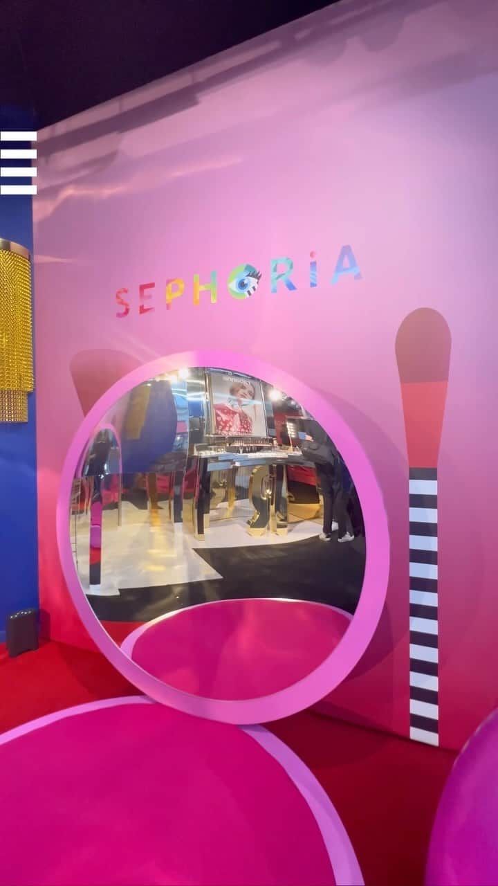 セフォラのインスタグラム：「On ne se remet pas de ces deux jours SEPHORiA exceptionnels 🥹💕 Dites-nous en commentaires quelle a été votre marque ou animation favorite ? 🤩  📸 : @sephorauk team 🤍  #SEPHORiAFrance #sephorafrance」