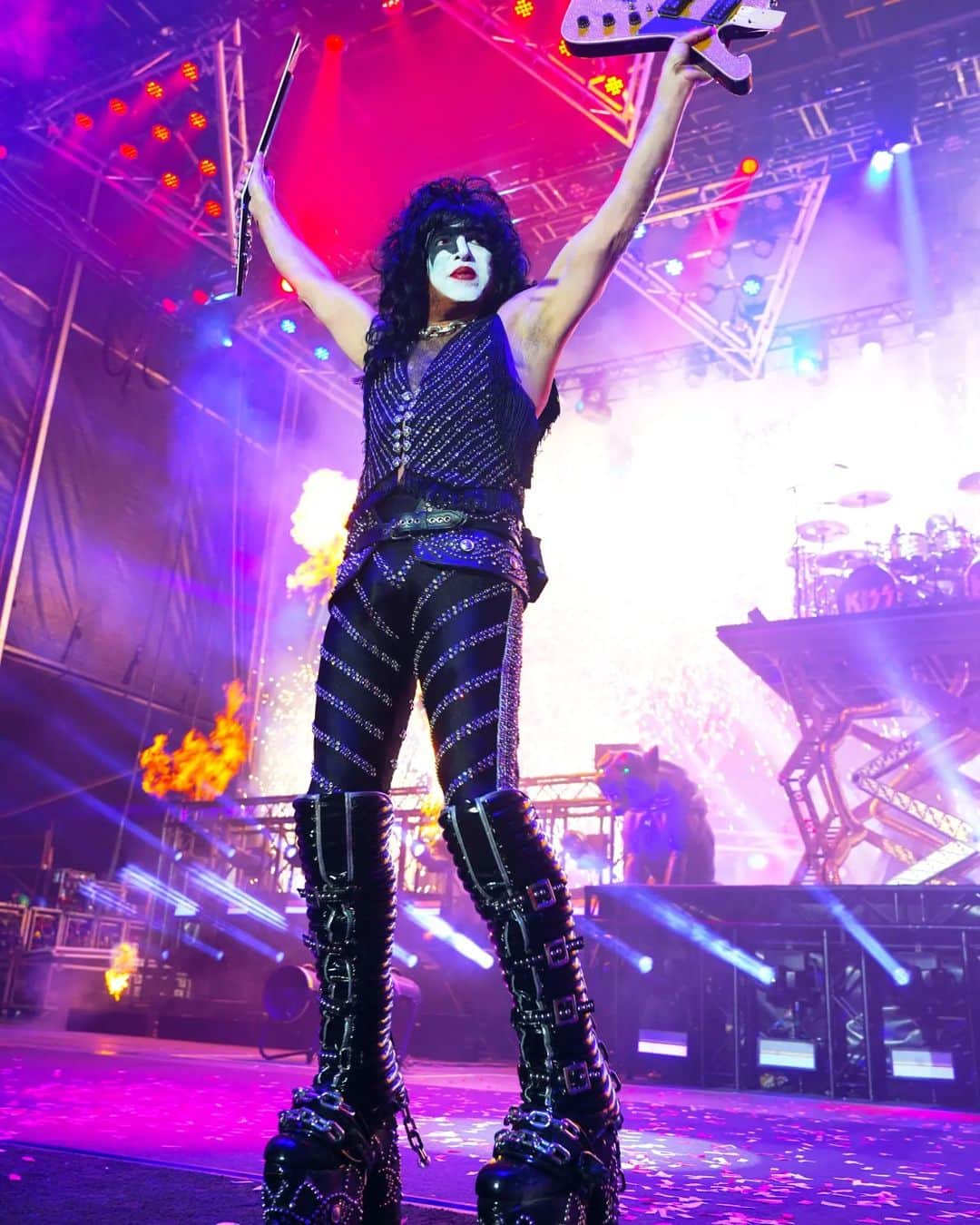 のインスタグラム：「#EndOfTheRoadTour @AccorStadium #Sydney #Australia  Photos: Keith Leroux」