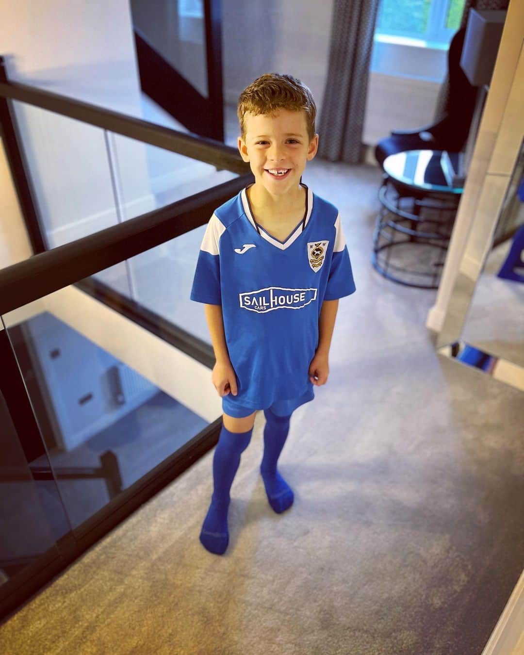 エリオット・ベネットのインスタグラム：「Proud of you always, but today was special for me son. To see your excitement before your first ever match, the joy you had playing in the game and then the happiness after is something I will cherish forever. 11-1 winners, double hat-trick (teach me) and man of the match. Daddy loves you kid 💙⚽️」
