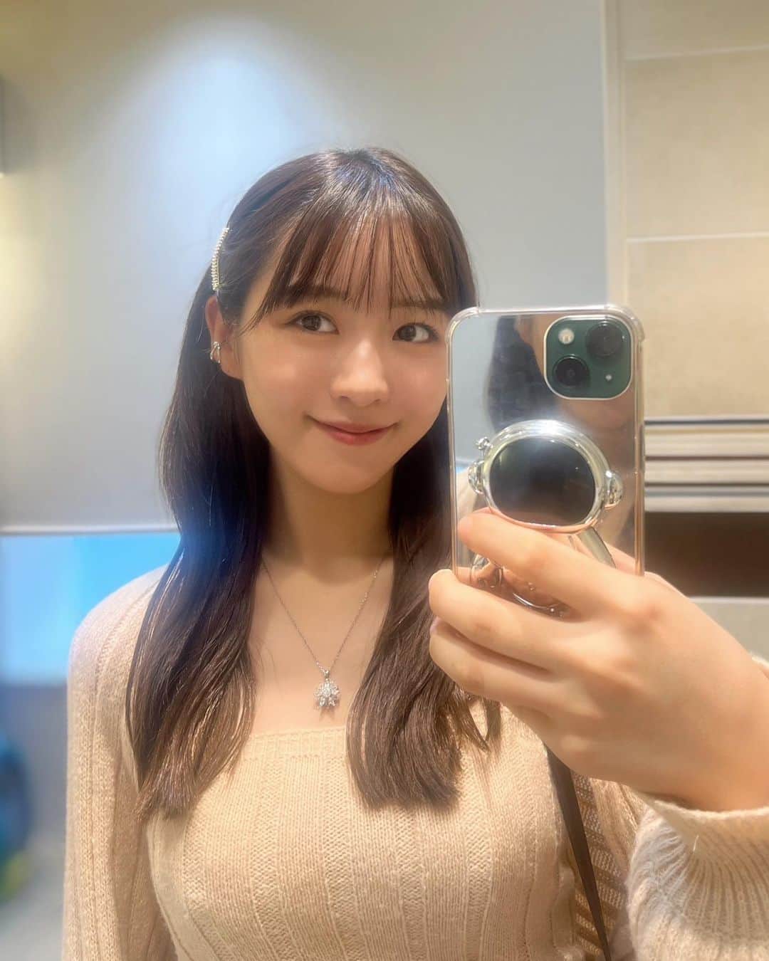 沖玲萌のインスタグラム：「🧸‎🤎 #instagram #instagood #ootd #instalike #japanesegirl #japan #photooftheday #picoftheday #vlog #instadaily #selfie #style #fashion #fashionstyle #ootd #autumn #大学生 #03 #03년생 #데일리 #오오티디 #카페 #패션 #일본 #점심 #셀카 #데일리 #귀여워 #秋コーデ #ロングヘア #沖玲萌 #フジコーズ」