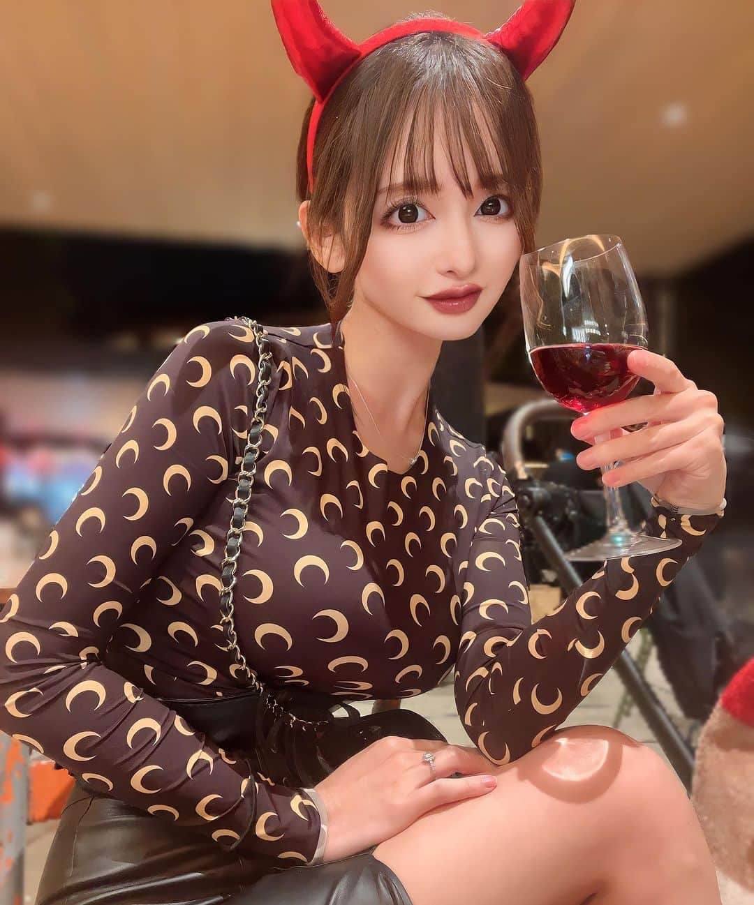 神子島みかのインスタグラム：「. 友達とだらだら 飲んで へらへら笑って 子供たちが 楽しそうで  これって最幸よね🍷」