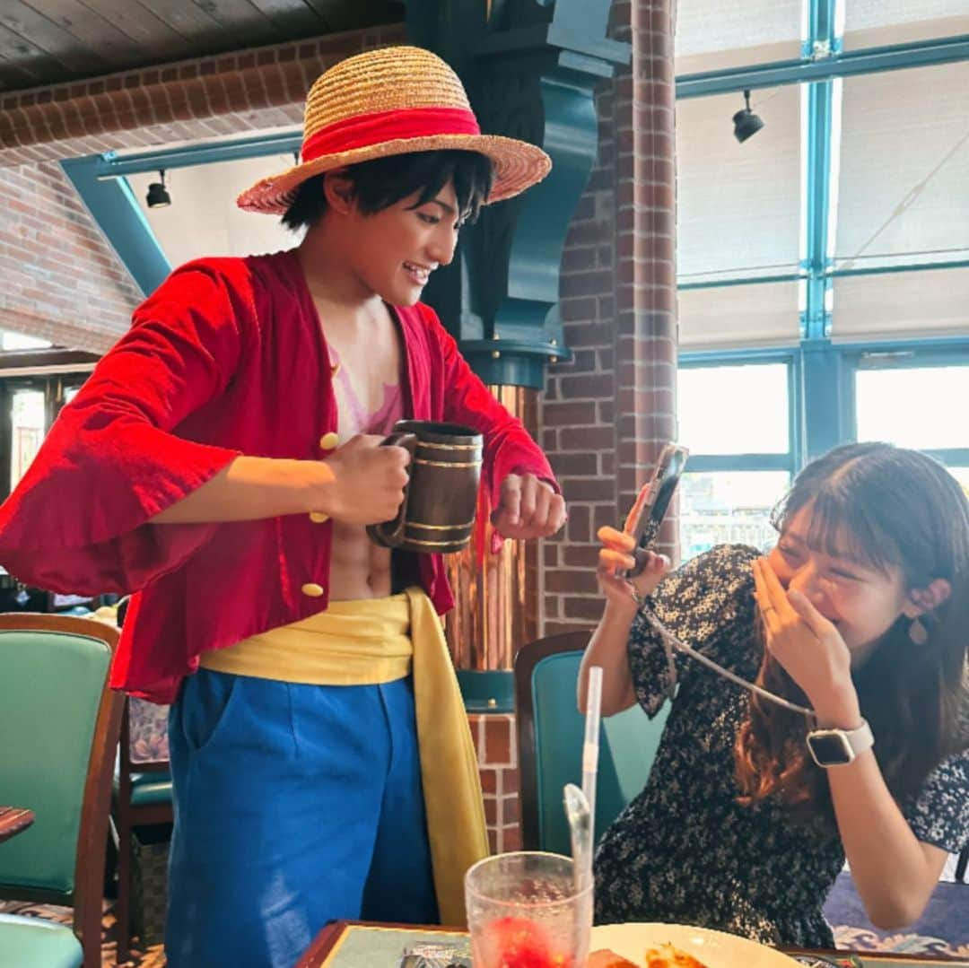 内藤もゆのさんのインスタグラム写真 - (内藤もゆのInstagram)「🚢🏴‍☠️🍖👒 ⁡ ⁡ ⁡ 2年ぶりにこちらのレストランへ🍖🍸 ⁡ 早食いの私にはぴったりかもしれない🫢 360度いつどこで誰がいるか、 お肉を食べられないように見張りる。撮影をする。 そして食べる。 ⁡ なつの思い出。 ⁡ ⁡ ⁡ ⁡ #𝑐𝑜𝑑𝑒  #𝑜𝑜𝑡𝑑  #はっぴーすまいる  #ℎ𝑎𝑝𝑝𝑦𝑠𝑚𝑖𝑙𝑒  #とぅいんくる #𝑇𝑤𝑖𝑛𝑘𝑙𝑒 #もゆふぁむ  #𝑓𝑜𝑙𝑙𝑜𝑤𝑚𝑒 #2023 #𝑜𝑐𝑡𝑜𝑏𝑒𝑟 #ワンピース #𝑜𝑛𝑒𝑝𝑖𝑒𝑐𝑒 #ワンピースプレミアムサマー #𝑈𝑆𝐽  #ゆにば #𝑢𝑛𝑖𝑣𝑒𝑟𝑠𝑎𝑙𝑠𝑡𝑢𝑑𝑖𝑜𝑗𝑎𝑝𝑎𝑛 #宴 #サンレス #サンジのレストラン」10月8日 19時09分 - moyuno54naito