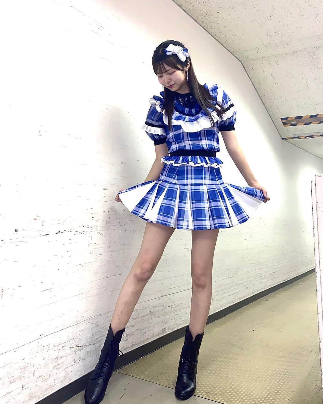 荒野姫楓のインスタグラム：「新衣装可愛すぎません？🍓💙  もっと自分だけの衣装を作っていただけるように これからも頑張ります☺️  . #名古屋#名古屋アイドル#アイドル#アイドルヘア#アイドル衣装#衣装 #新衣装#15周年#いちご#全身#blue #SKE48#idol#Nagoya#asiangirl#asian#Japaneseidol」
