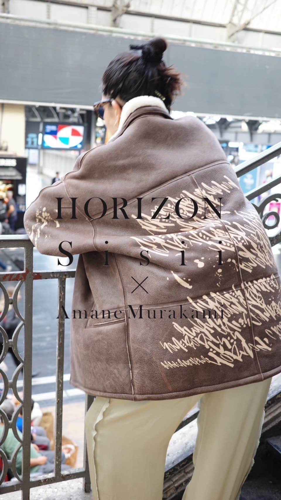 長尾悦美のインスタグラム：「HORIZON Sisii × Amane Murakami  アーティスト村上周、神戸発のレザーブランド〈Sisii〉デザイナー小池孝司、STYLE&EDITとのトリプルコラボレーション第二弾。 贅沢な天然ムートン素材で仕上げられたSTYLE&EDIT完全別注のランチコートに @amane_murakami 氏によるカリグラフィーを施すアートピースな1着です。  ムートンランチコート 275,000円 サイズ：F   ■オーダー会： ［新宿店］10月11日(水)→17日(火)  ［大阪店］10月20日(金)→26日(木)  　お渡し：11月下旬頃予定  ※サンプルをご試着いただけます ※柄の出方は一点一点異なります ※デザインのオーダーは承れません ※数に限りがございます ※タカシマヤファッションスクエアでは12月上旬発売予定（数量限定）  #PR #takashimaya  #styleandedit #sisii  #amanemurakami  #calligraphy  #art」