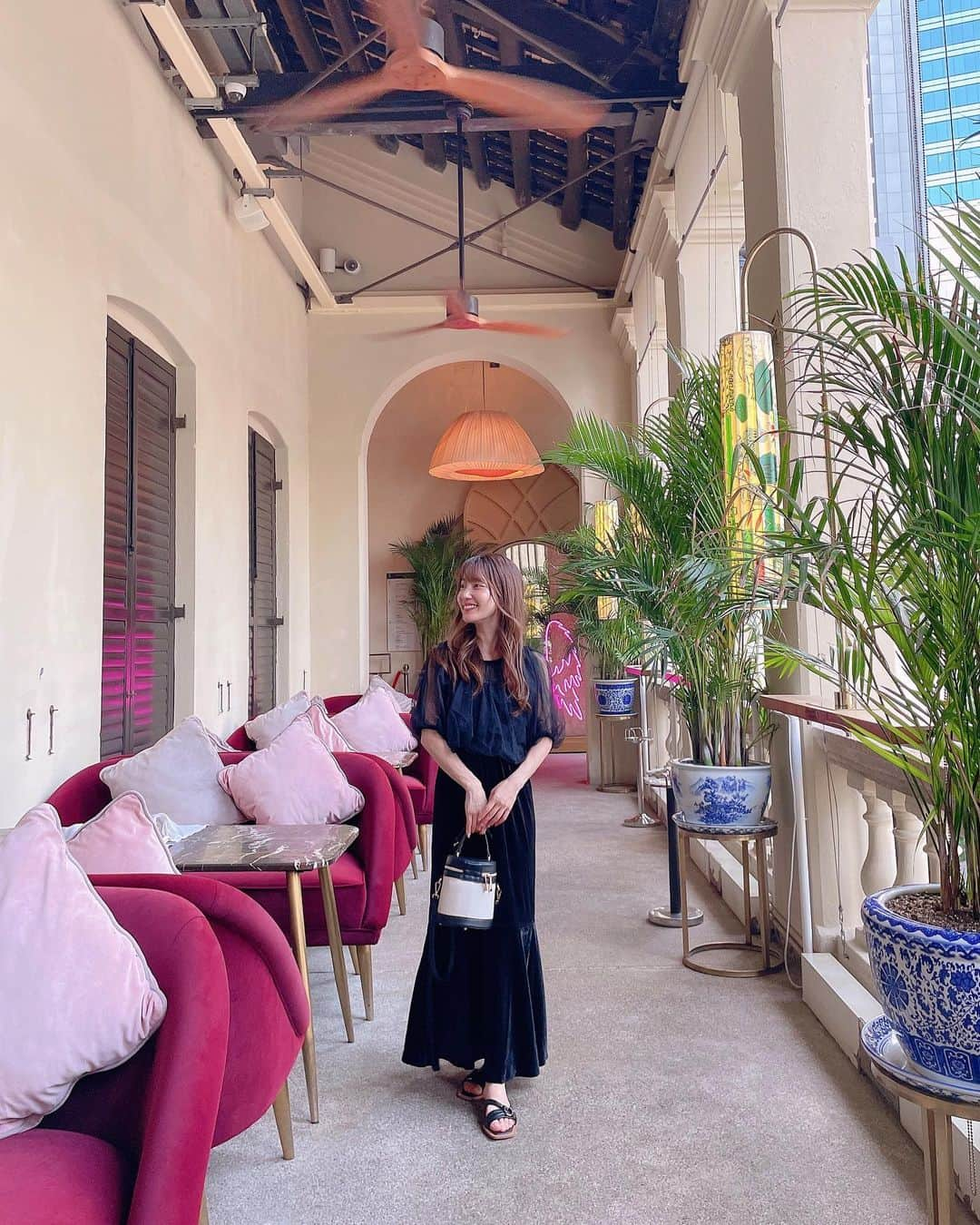 原直子さんのインスタグラム写真 - (原直子Instagram)「afternoon tea in Hongkong❤︎  ☕️ @madamefugrandcafe   香港旅行で絶対に行こうね！と言っていた香港ディズニーとアフタヌーンティー❤︎ 行きたかったホテルが予約満席だったけど、こちらもとっても素敵でした。 お客様が英語で会話されている団体の方がいて、もはやどこの国にいるのか分からない！笑  お茶も堪能出来ました♡  #香港旅行 #香港アフタヌーンティー #香港女子旅 #アフタヌーンティー  #マダムフー #madamefu」10月8日 19時13分 - naoko_15_hara