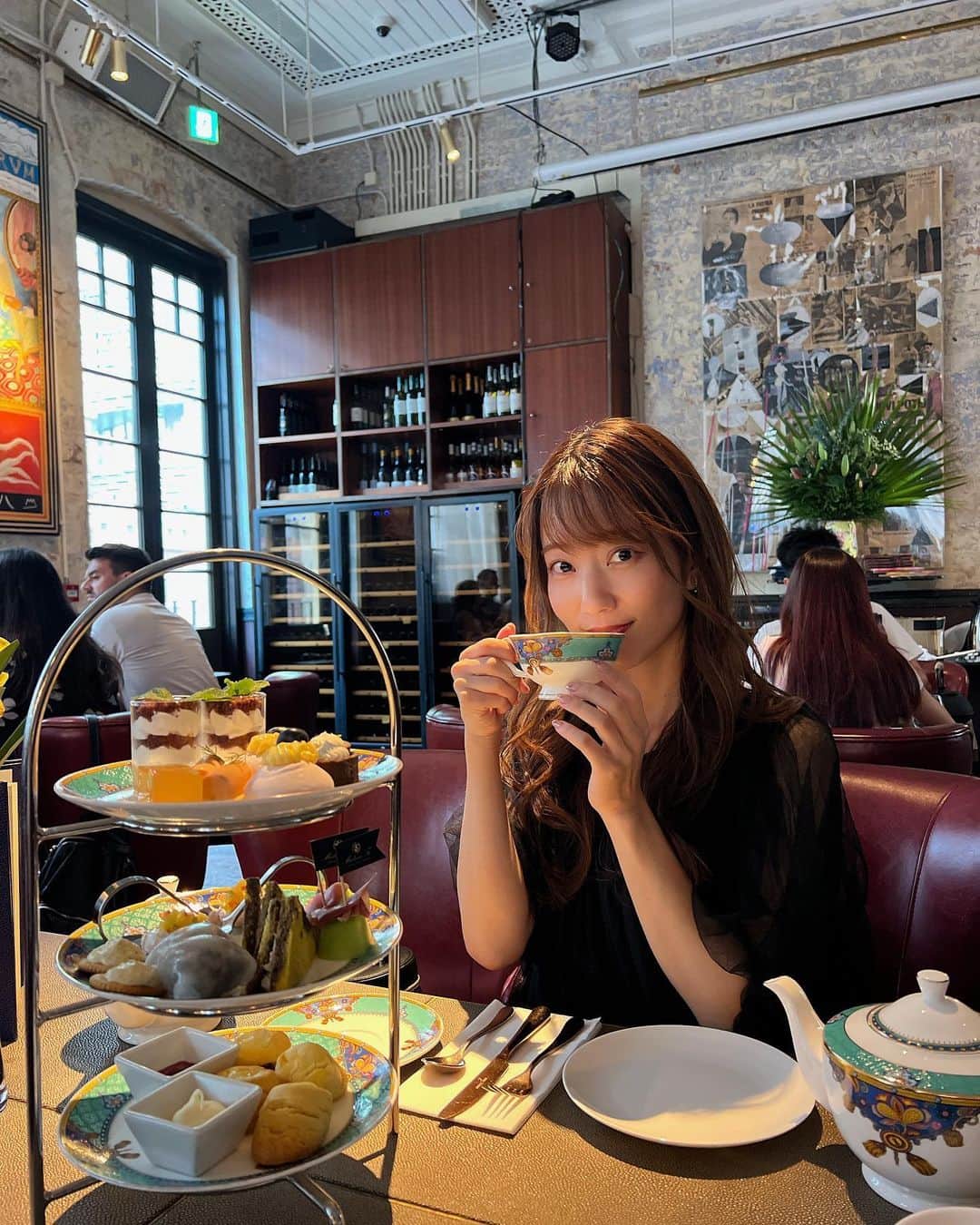 原直子さんのインスタグラム写真 - (原直子Instagram)「afternoon tea in Hongkong❤︎  ☕️ @madamefugrandcafe   香港旅行で絶対に行こうね！と言っていた香港ディズニーとアフタヌーンティー❤︎ 行きたかったホテルが予約満席だったけど、こちらもとっても素敵でした。 お客様が英語で会話されている団体の方がいて、もはやどこの国にいるのか分からない！笑  お茶も堪能出来ました♡  #香港旅行 #香港アフタヌーンティー #香港女子旅 #アフタヌーンティー  #マダムフー #madamefu」10月8日 19時13分 - naoko_15_hara