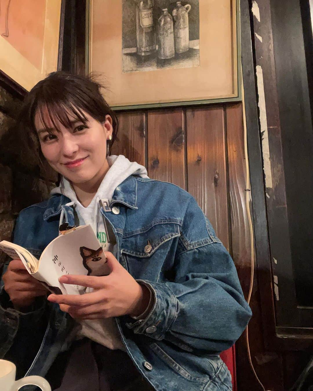 藤井美菜さんのインスタグラム写真 - (藤井美菜Instagram)「. 本が好き📕 책을 좋아해📕 I love books📕  #神保町#喫茶店#読書#本好きな人と繋がりたい#美菜私服#ファッション#秋服#アナログ #진보쵸#다방#독서#서점#아나로그감성 #가을코디 #jinnbocho#cafe#bookstore#books #ootd#zara#fashion」10月8日 19時14分 - fujii_mina_0715