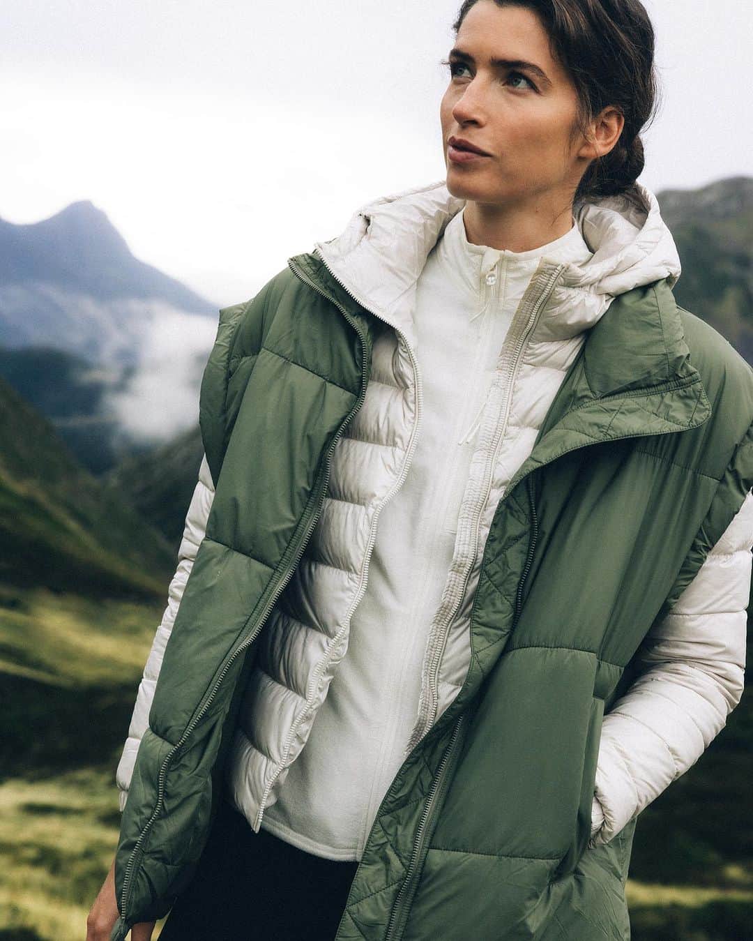 Oyshoさんのインスタグラム写真 - (OyshoInstagram)「Get ready for conquer yourself.   AW23 Mountain Collection out now in all our stores.   Director: @jamiemuirfilms DOP: @nilozimmermann Photographer: @colettederkinderen  Model & athlete: @eevalioni  Location📍: Somiedo Natural Park, Asturias (Spain)」10月8日 19時29分 - oysho
