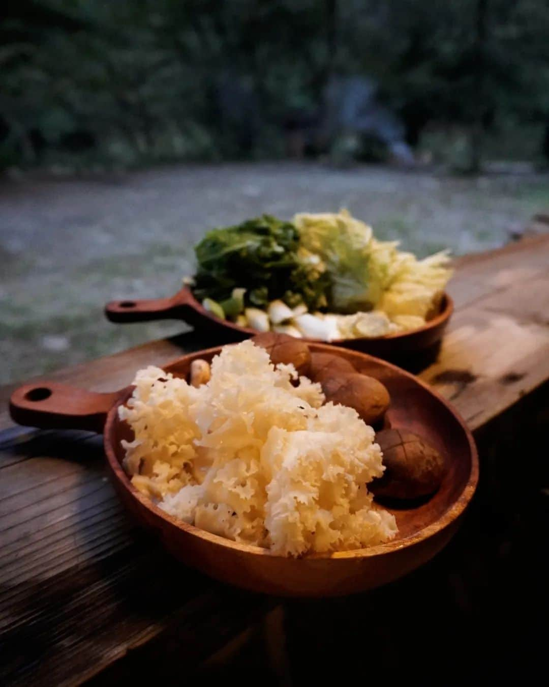 芳美リンさんのインスタグラム写真 - (芳美リンInstagram)「食欲の秋ネタ続きですいません。（笑）  やっと涼しくなってきて、 お鍋の美味しい季節に突入が来ましたね！  キャンプで贅沢にふぐ鍋しちゃいました♡  これは、、想像以上に美味しい！  お取り寄せでふぐ鍋って初めてでしたが、 かなりクオリティ高くてビックリ👀  美味しいきのこや野菜をたっぷりいれてヘルシーに♡  シメはいつもよりいい卵を使って雑炊に。  んー。たまらん♡  PR @guenpin_official #通販グルメ #ふぐ料理 #玄品 #お取り寄せグルメ#アウトドアメニュー#キャンプ飯#アウトドア女子#女子キャンプ#アウトドアベビー #アウトドアトドラー #outdoortoddler #traveltoddler #トラベルトドラー#トラベルガール#食欲の秋」10月8日 19時22分 - lynn.lynn5