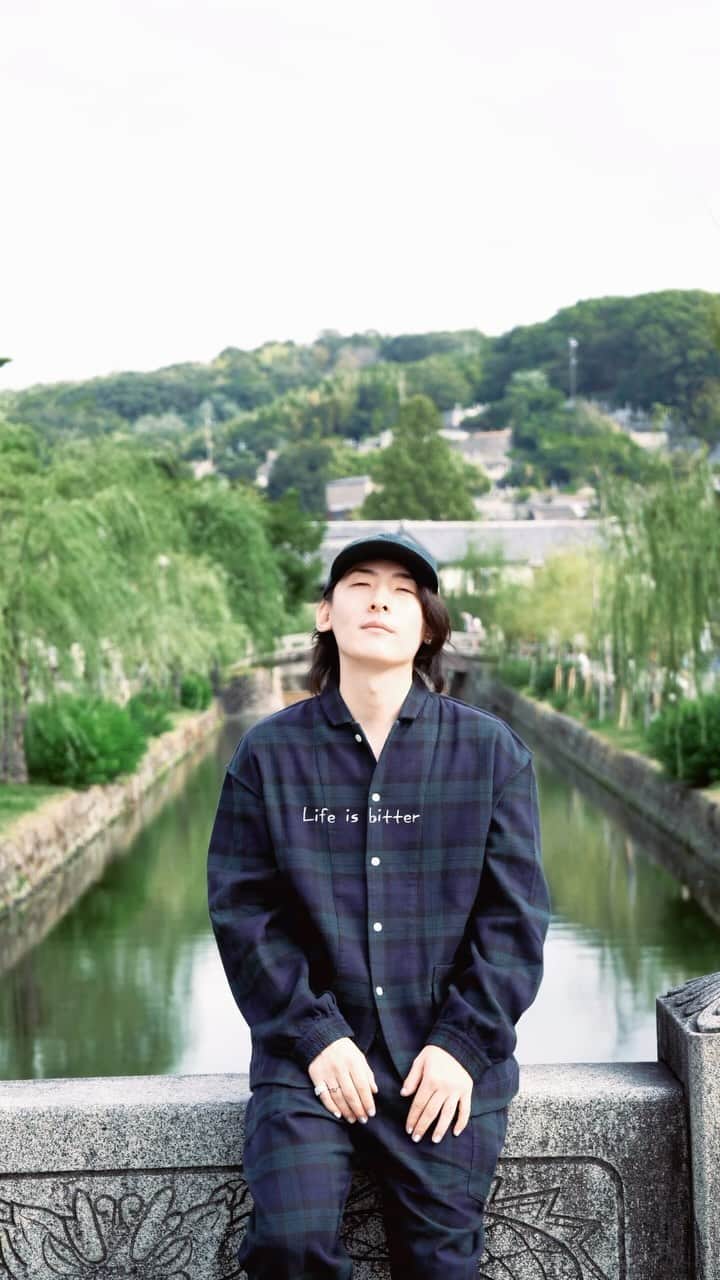 ビッケブランカのインスタグラム：「New song「Bitter」available on streaming🎶」