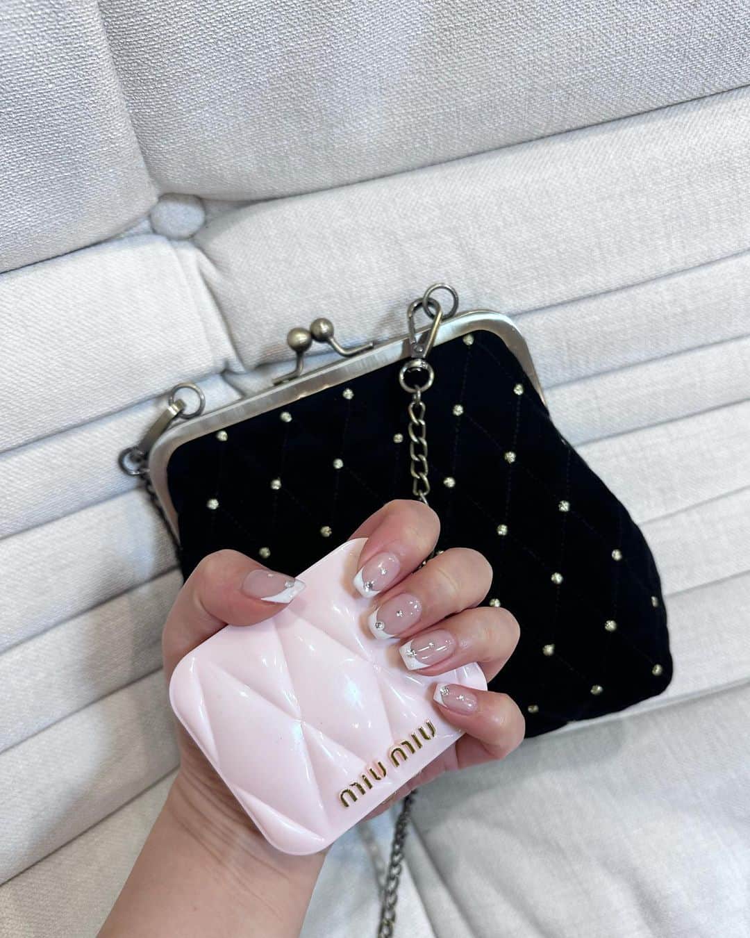 平松可奈子さんのインスタグラム写真 - (平松可奈子Instagram)「New nail🎀💓💓💓 今月は大事な撮影があって その衣装に合うデザインに💎  フレンチっていつやっても 心がときめきます〜🧚🫶💓 フレンチの先にはほんのり ピンクがはいってたりとか、 ストーンもポイントです🎀🎀  ちゅるんちゅるんで ずっと爪みちゃう🐻🤍  @ngpn12  さん ありがとうございました🫧  #nail #フレンチガーリー  #フレンチガーリーネイル　#ネイル」10月8日 19時25分 - 11kanaco14