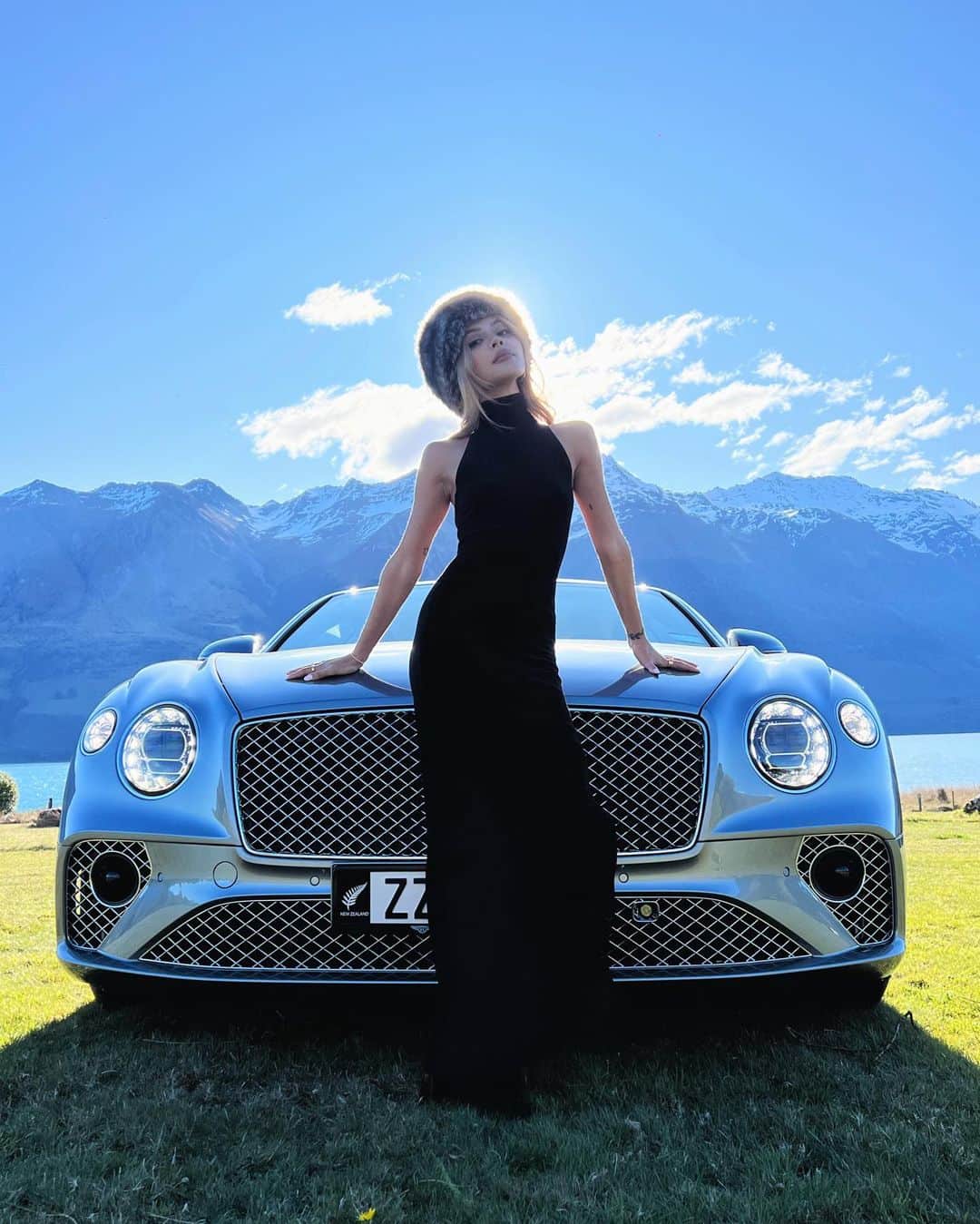 リリーマイマックさんのインスタグラム写真 - (リリーマイマックInstagram)「A very @bentleymotors weekend in New Zealand. I couldn’t imagine doing a better scenic drive than in a Bentayga ⛰️ #BentleyAU 🪽」10月8日 19時29分 - lilymaymac