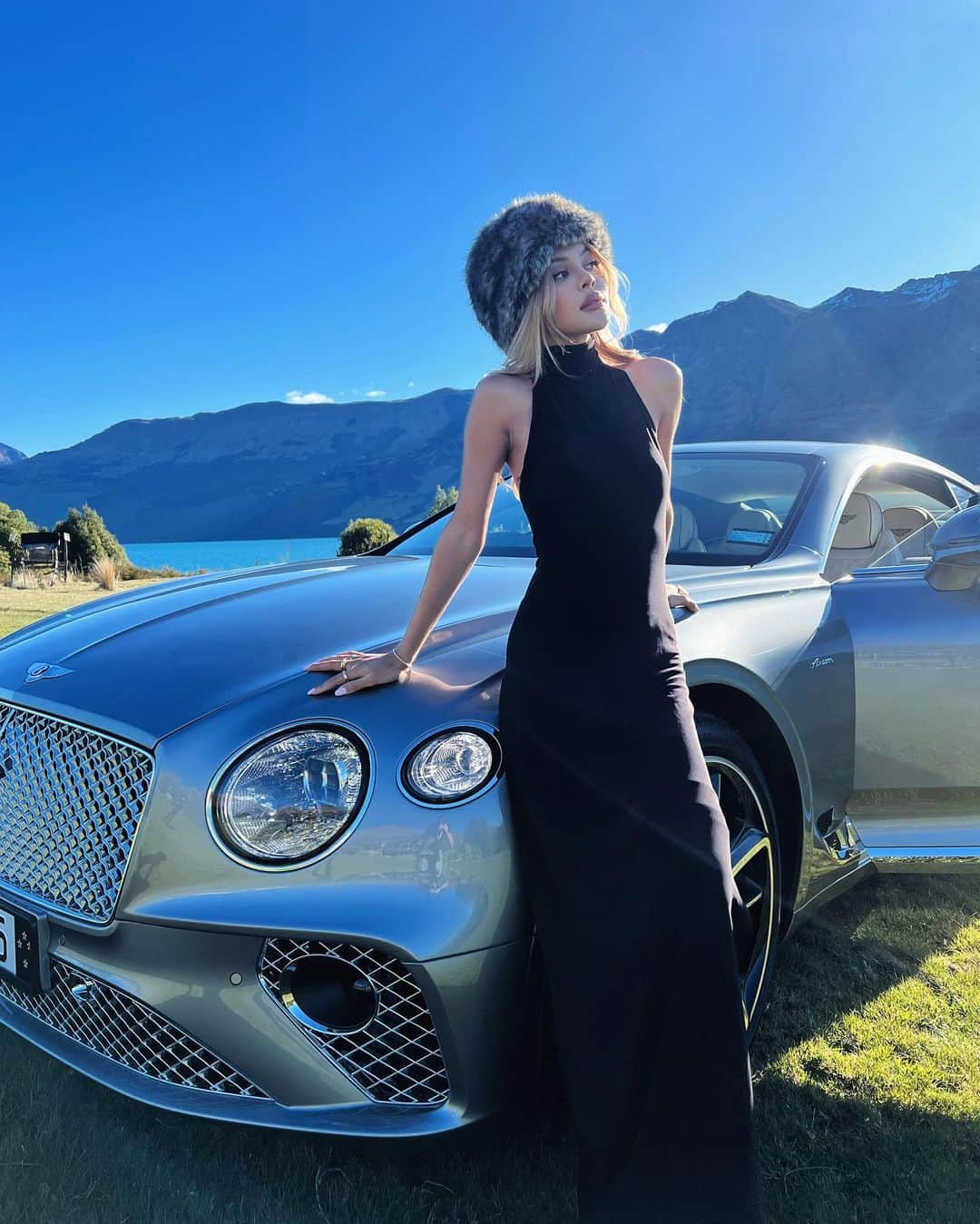 リリーマイマックのインスタグラム：「A very @bentleymotors weekend in New Zealand. I couldn’t imagine doing a better scenic drive than in a Bentayga ⛰️ #BentleyAU 🪽」